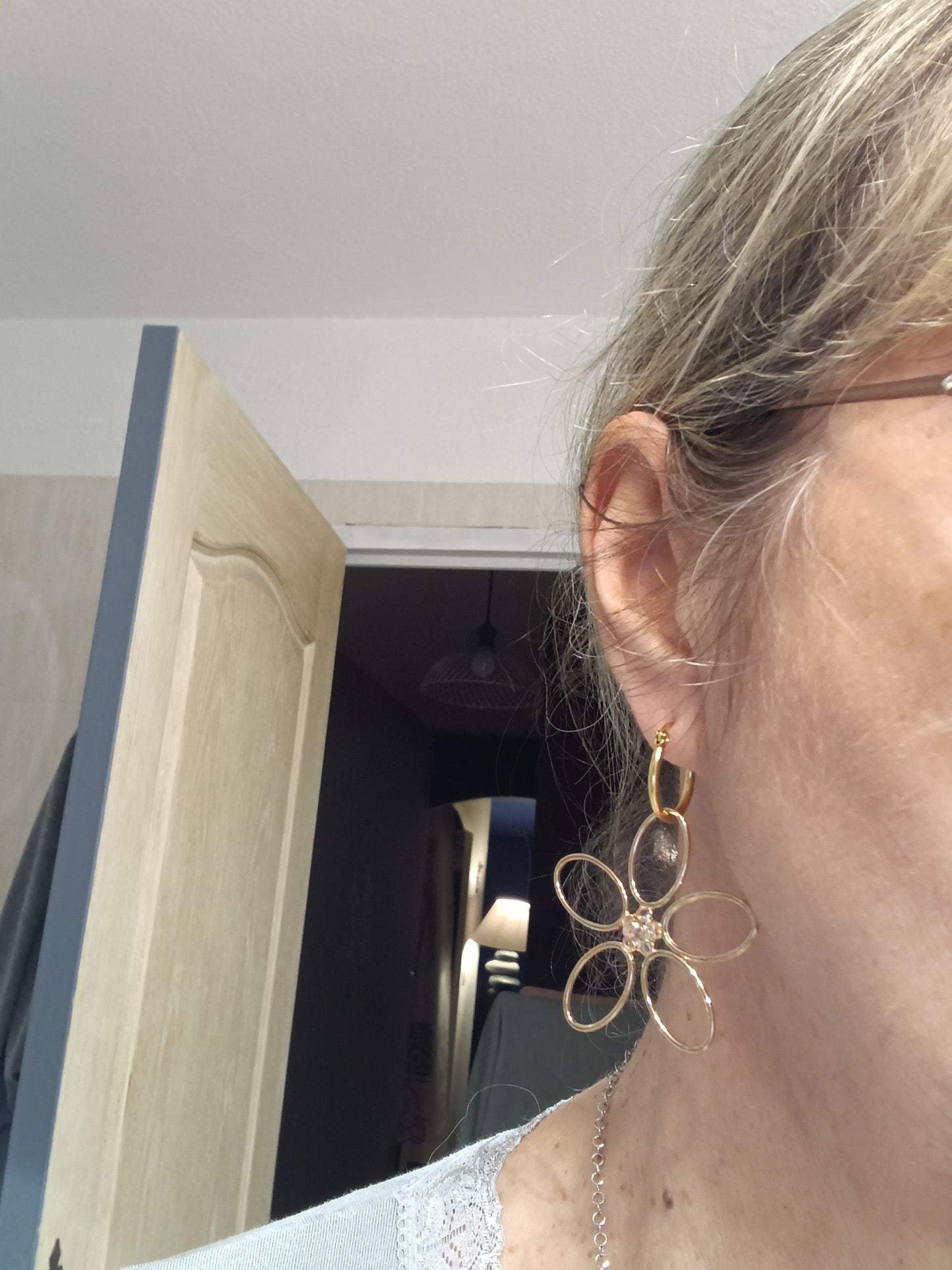 Boucles d'oreilles créoles pendantes marguerites