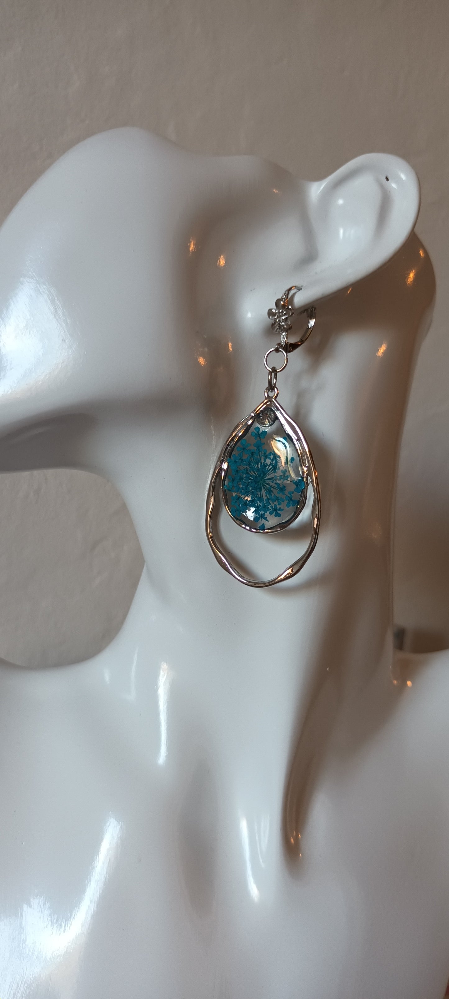 boucles d'oreilles en résine forme double goutte bleu mer