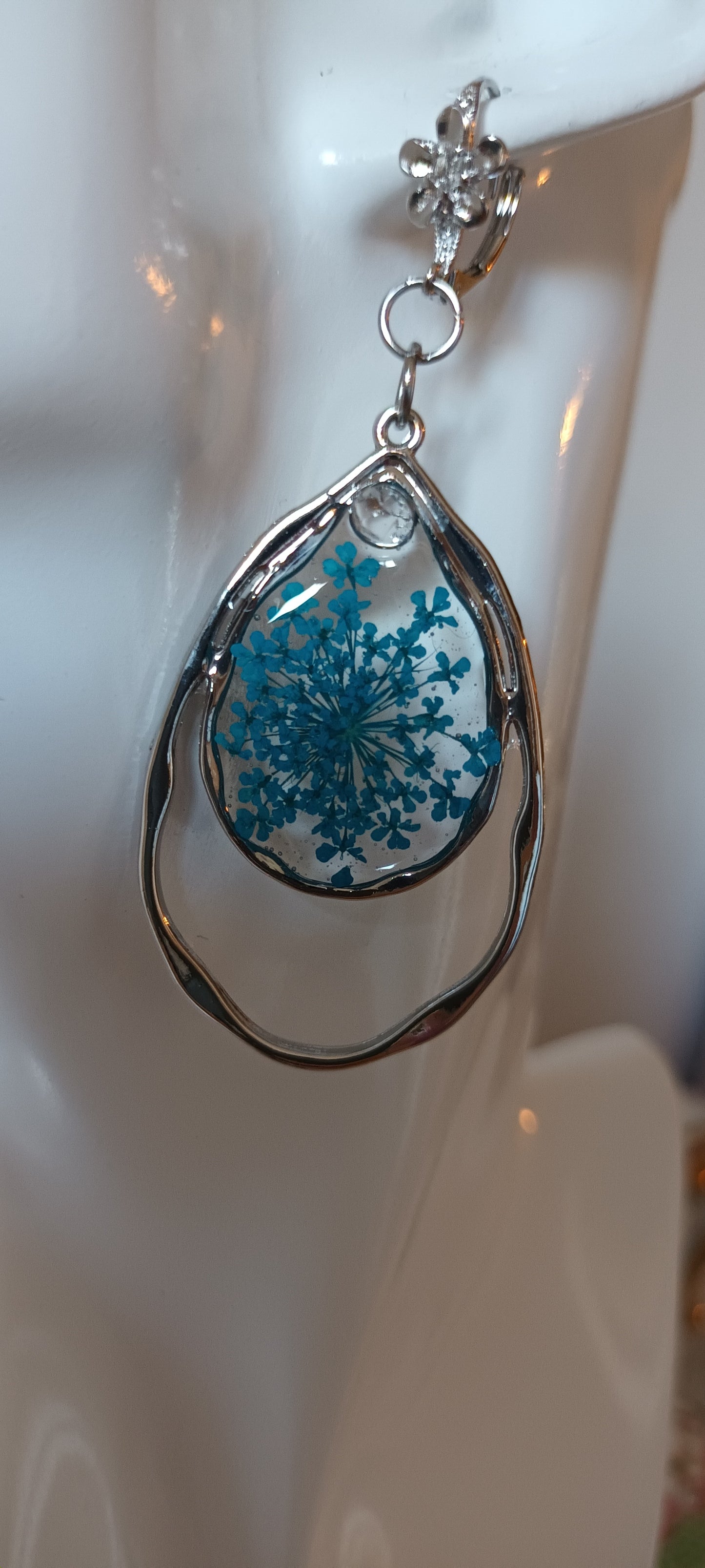 boucles d'oreilles en résine forme double goutte bleu mer