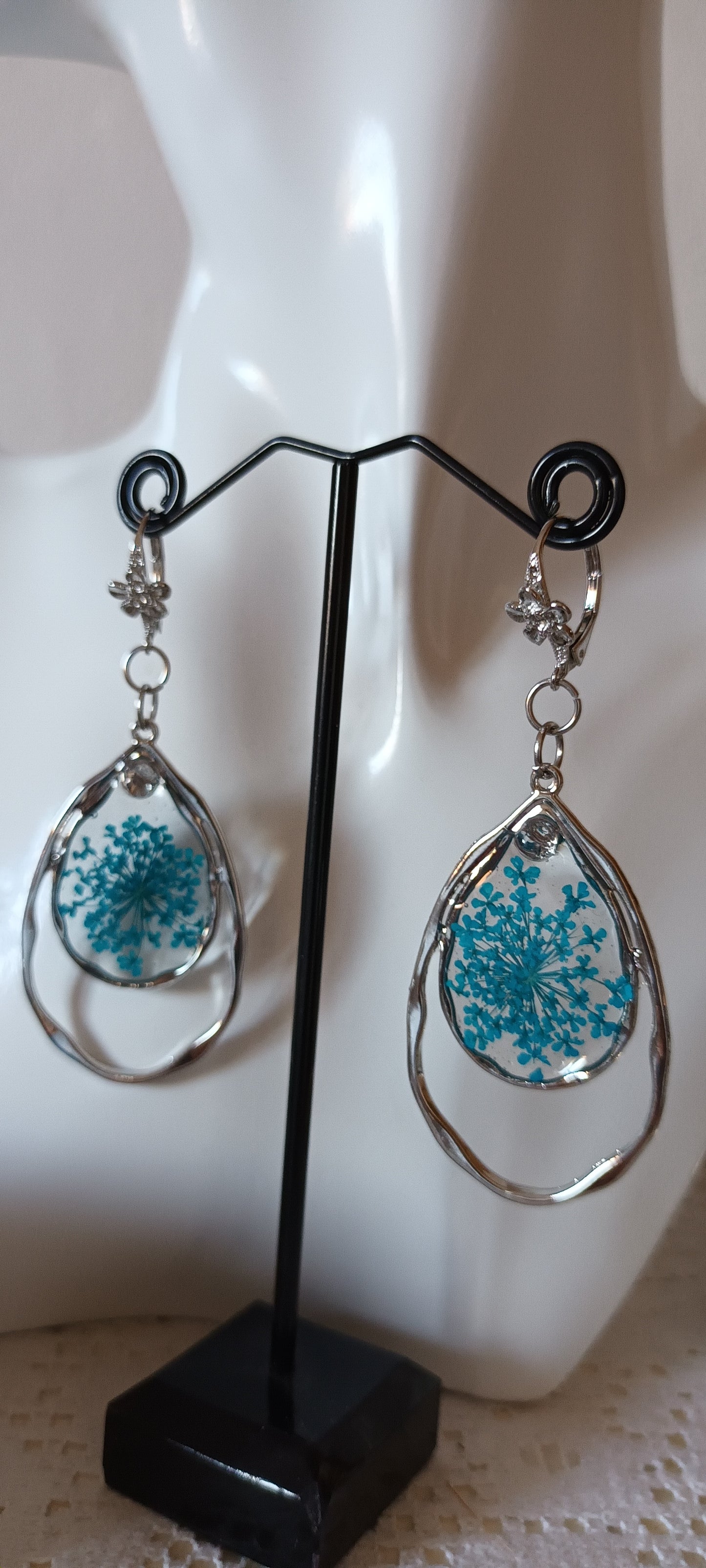boucles d'oreilles en résine forme double goutte bleu mer