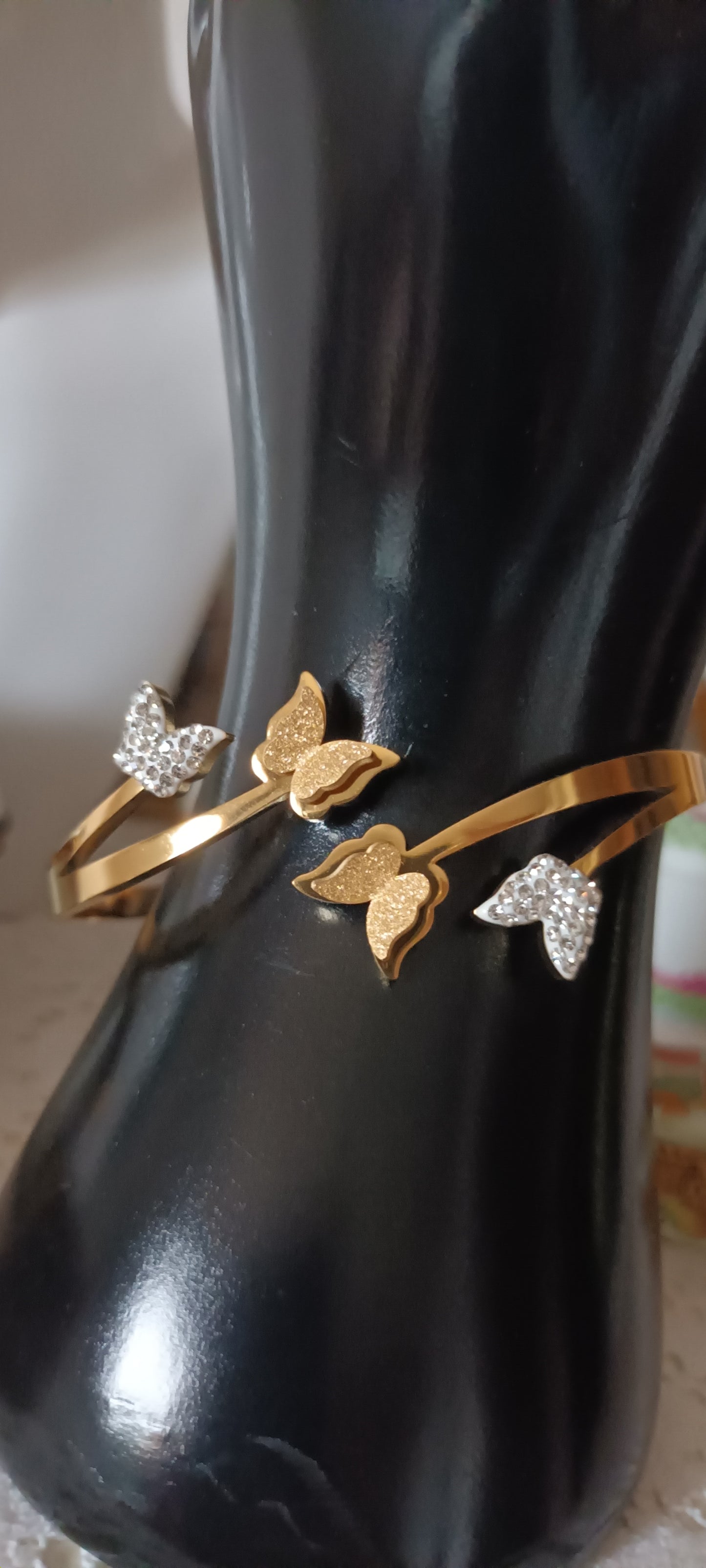 Bracelet jonc ornés de jolies papillons avec strass, doré