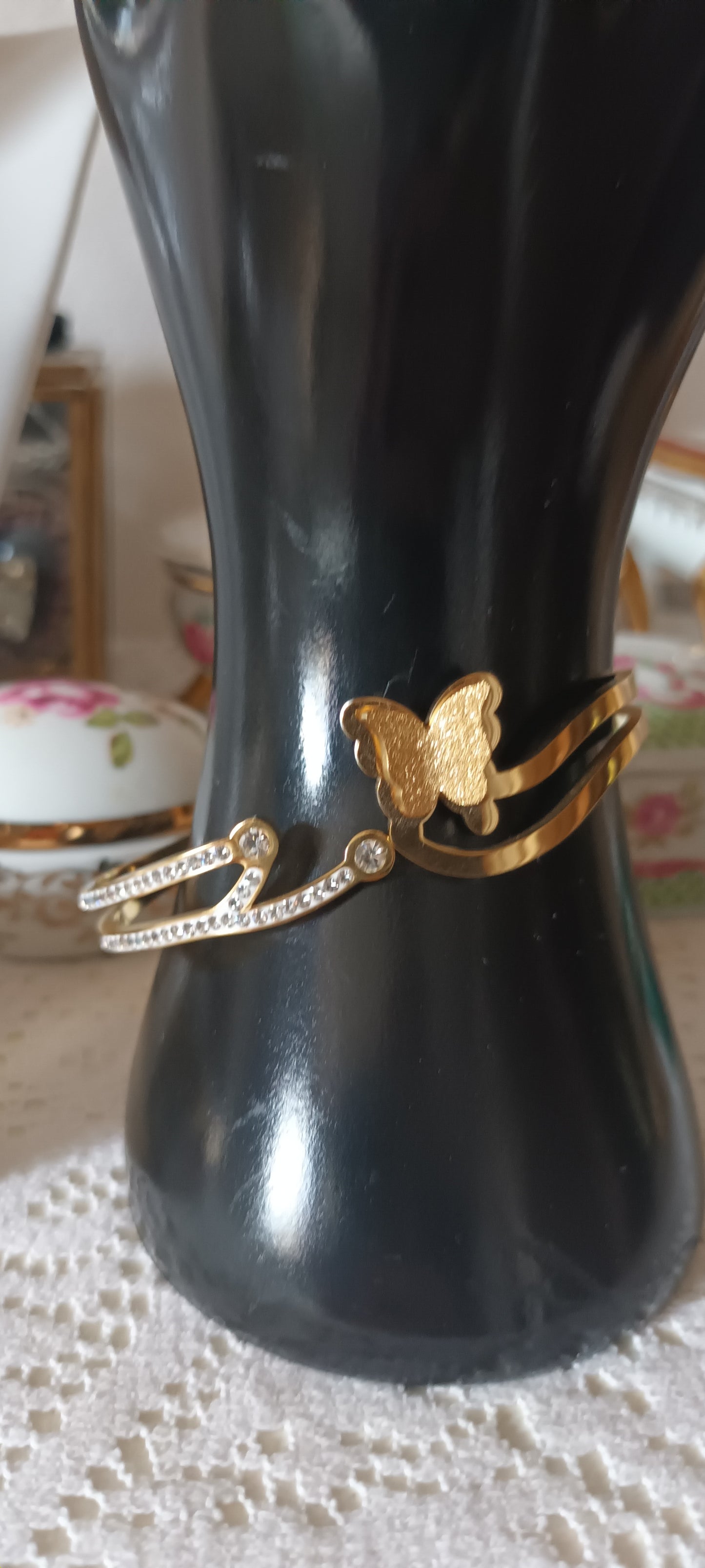 Bracelet jonc charm papillon doré