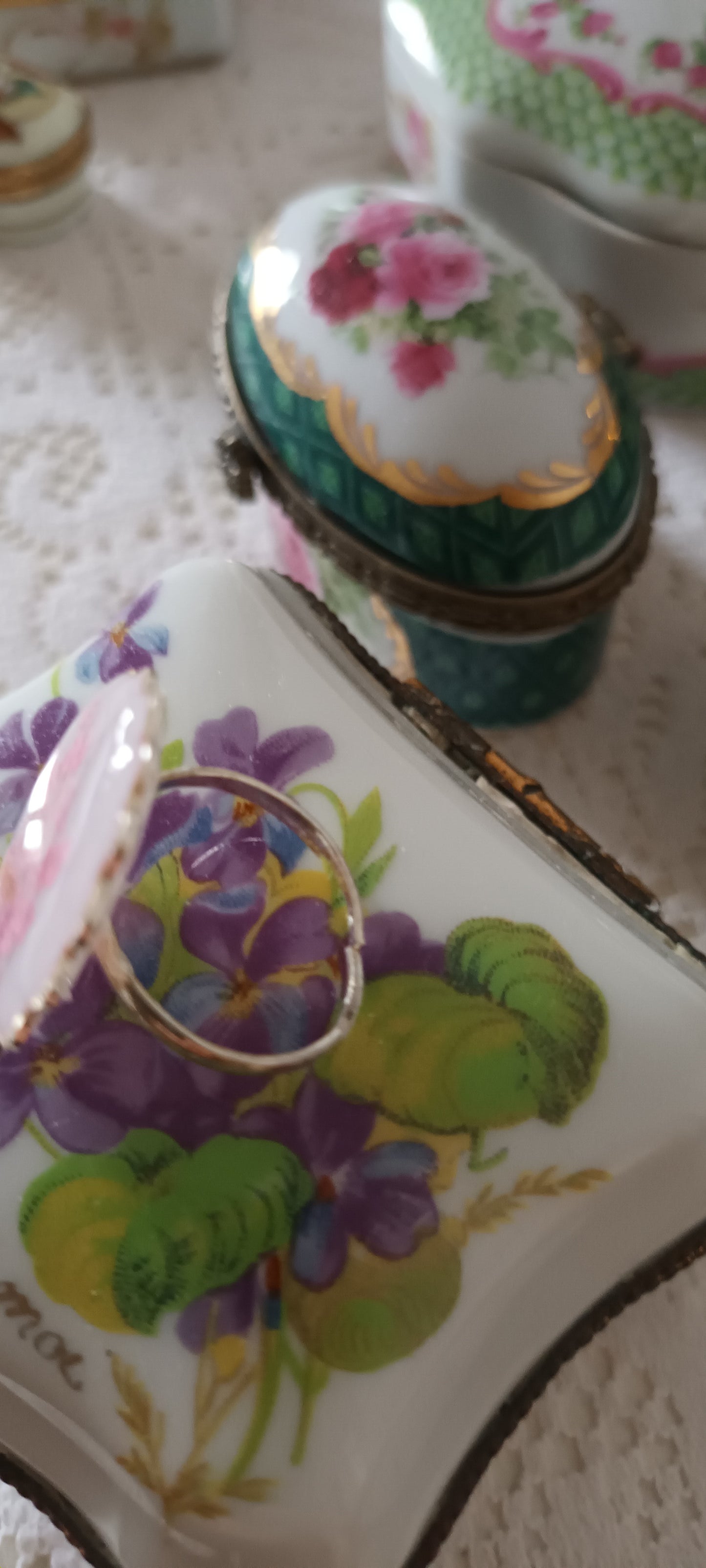 Bague en résine inclusion d'une jolie fleur rose