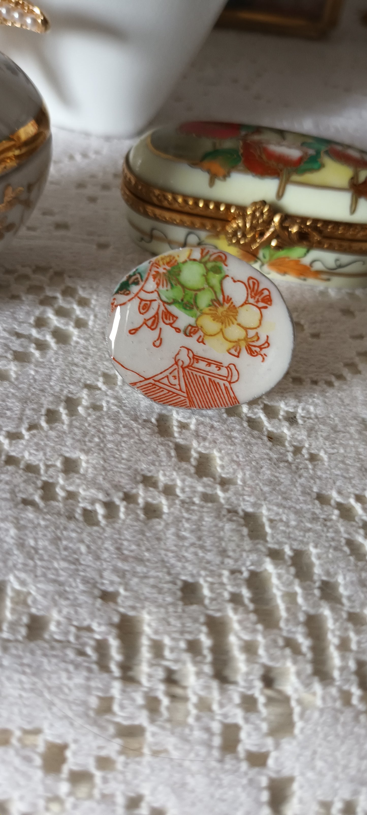 Bague ajustable fabriquée avec assiette ancienne en porcelaine de chine
