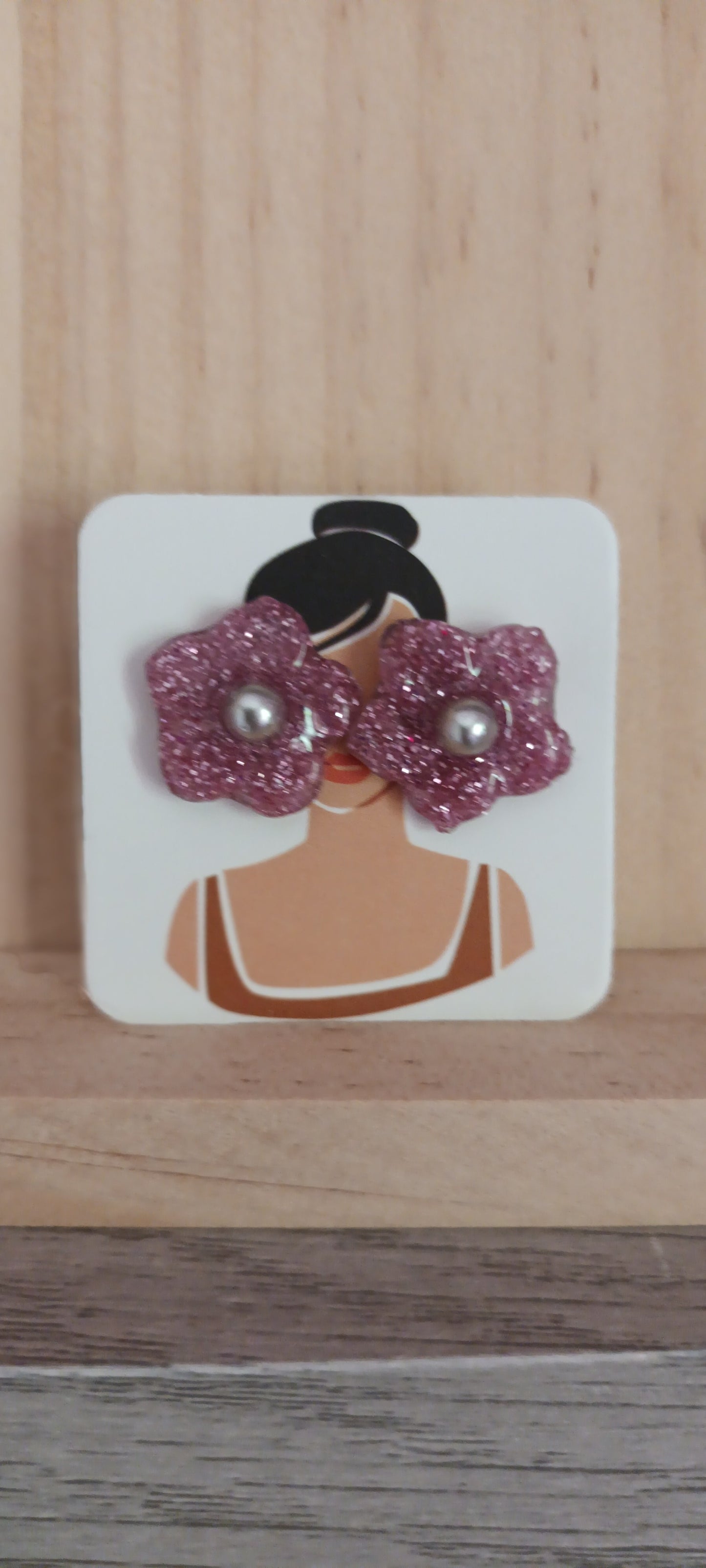 Boucles d'oreilles en résine petite fleur