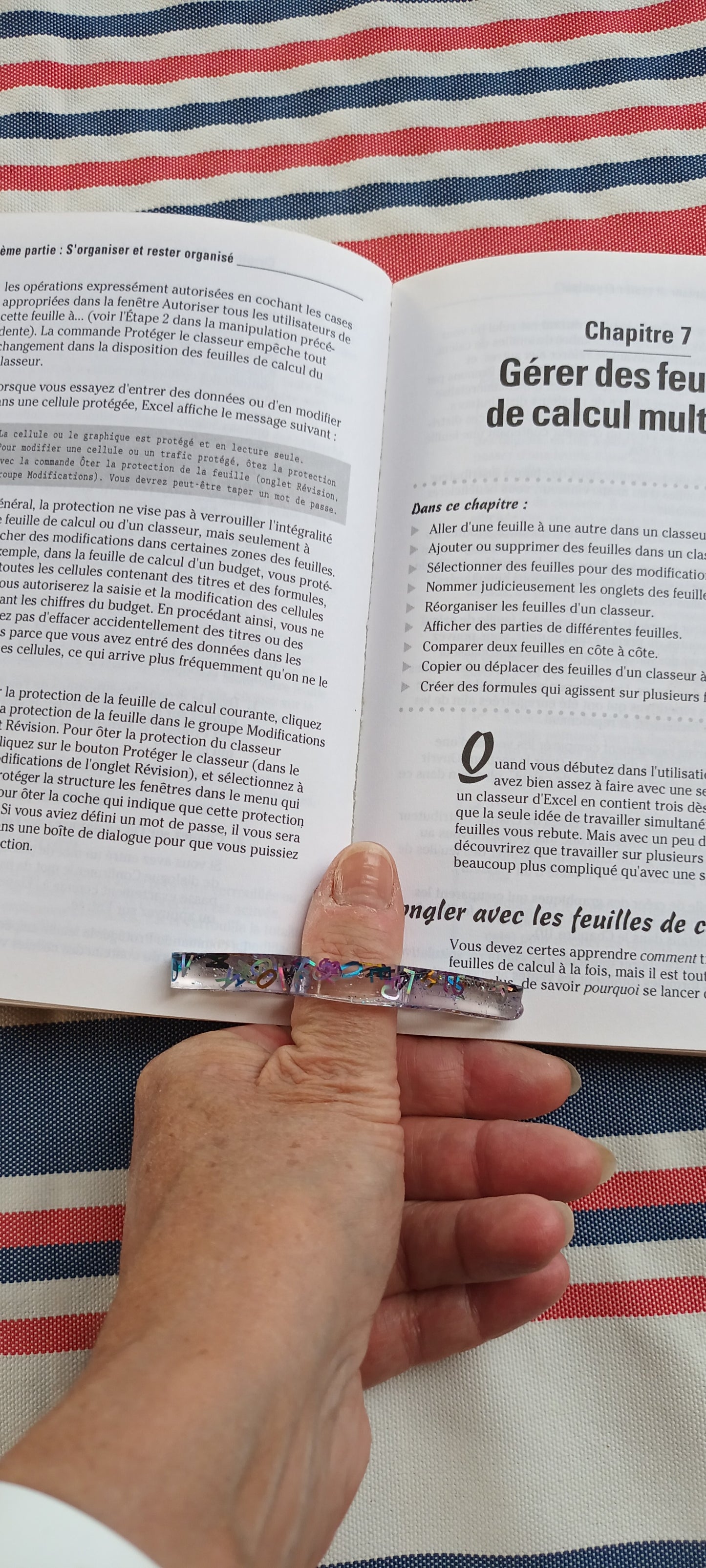 Porte page en résine inclusion de petites lettres alphabétiques