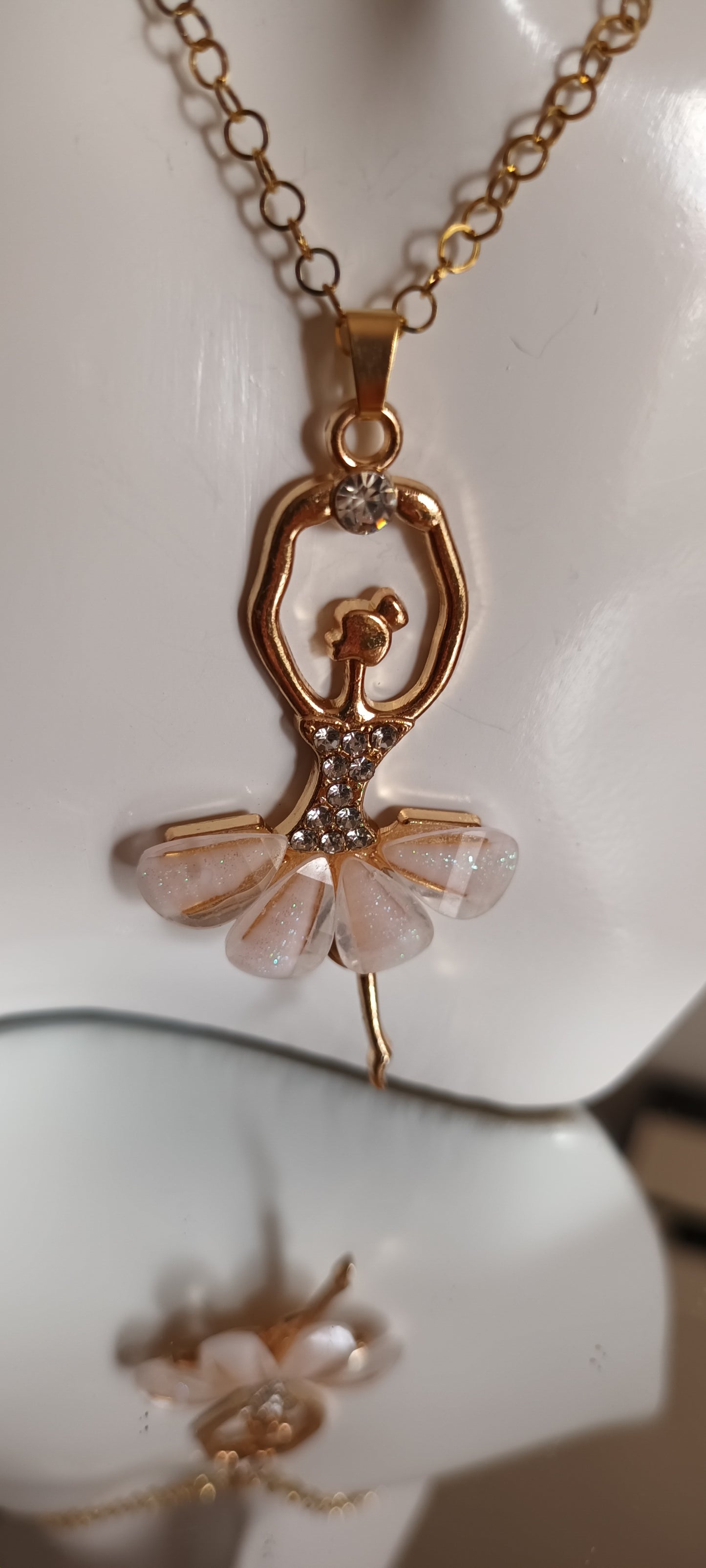 Collier pendentif danseuse étoiloe en strass