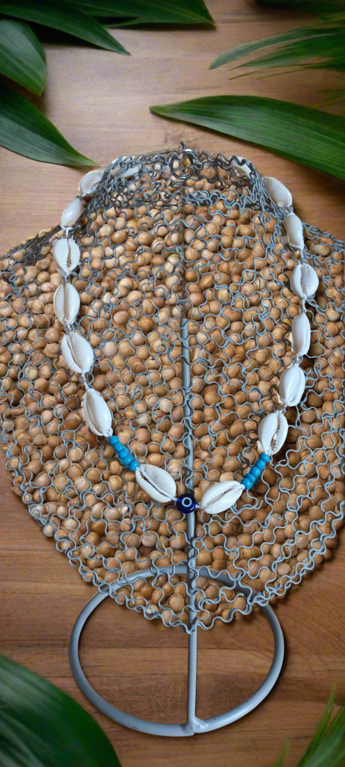 Collier Coquillages ,œil de protection, et petites perles de verre