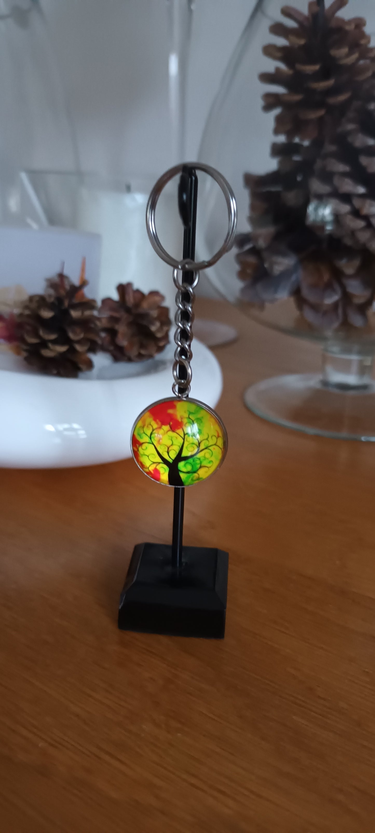 Porte clés en cabochon de verre , arbre de vie multicolore