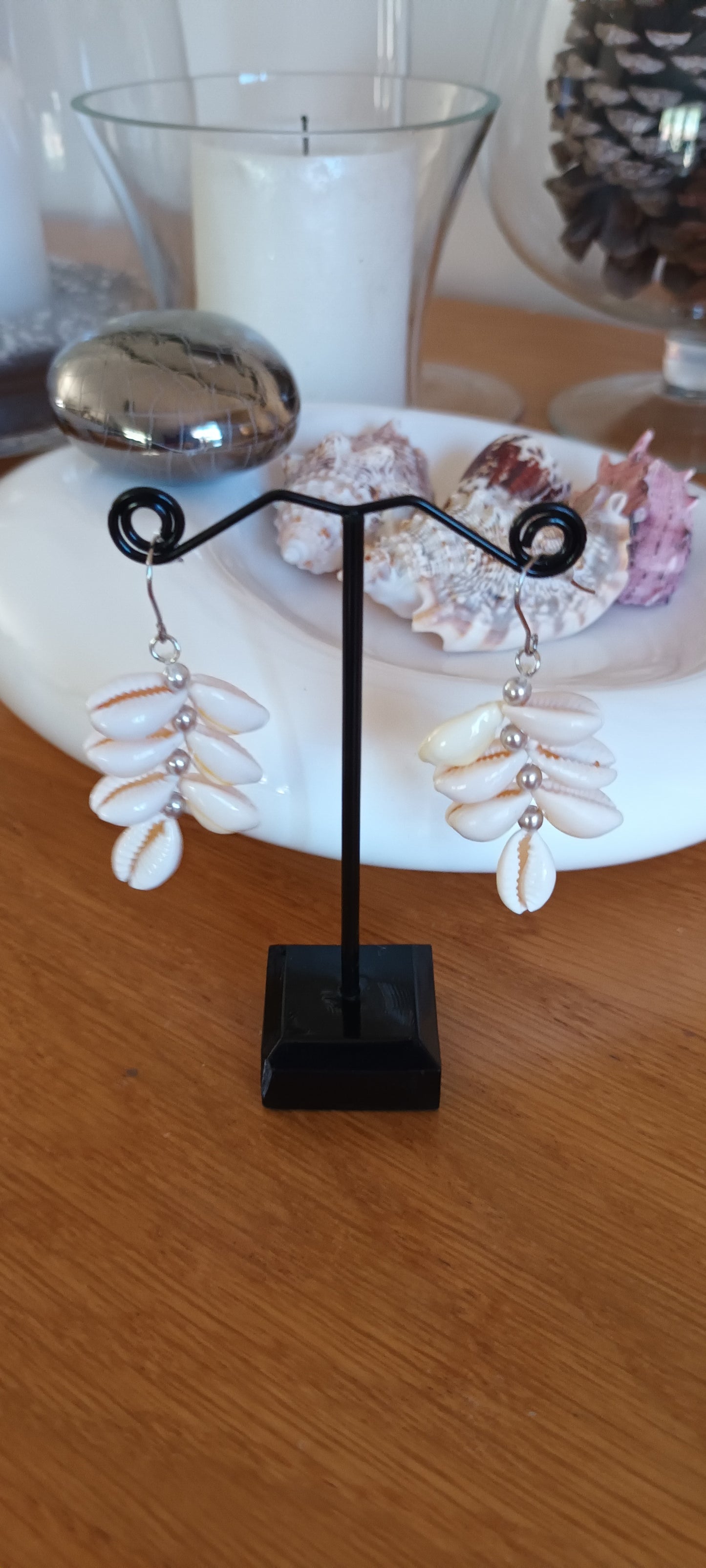 Boucles d'oreilles en coquillages épis , perles de couleurs argent