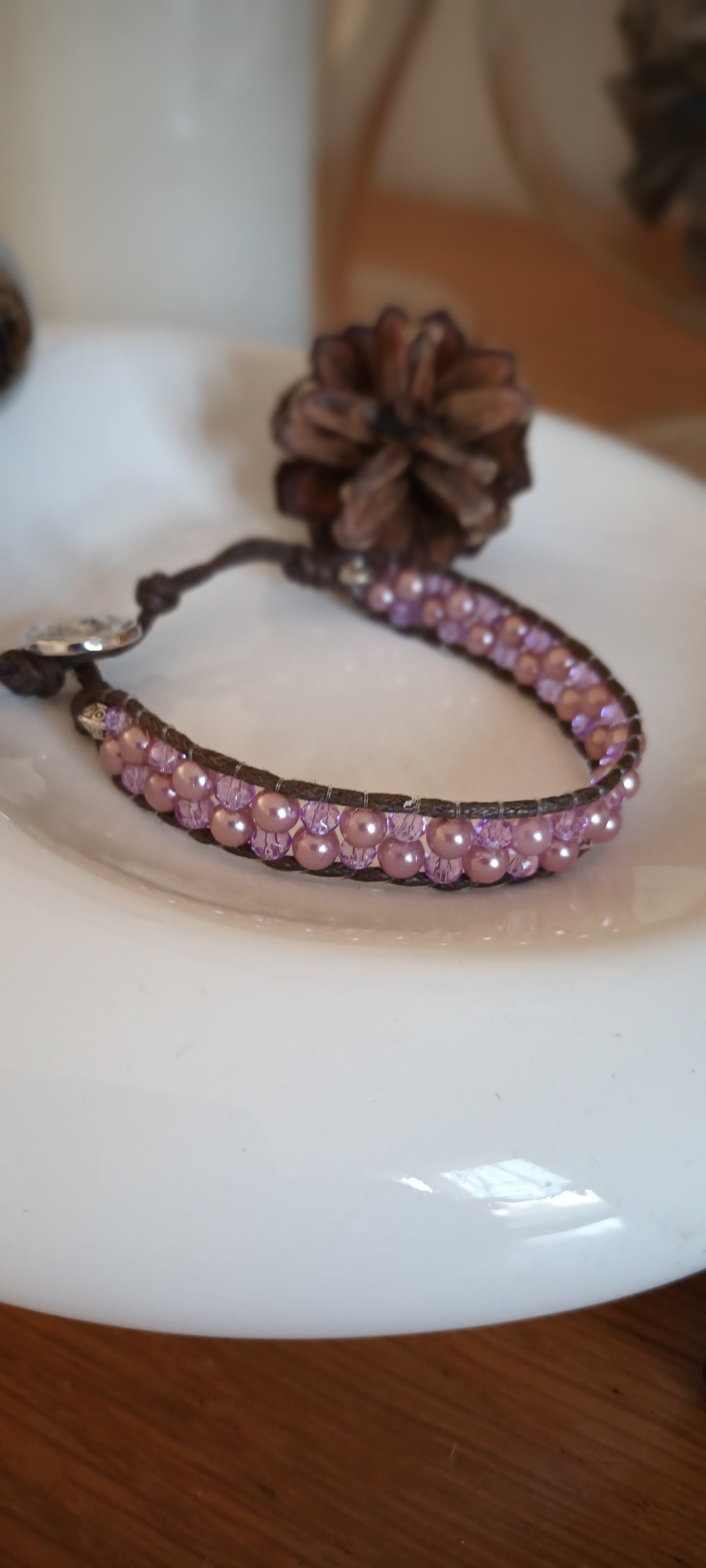 bracelet en perles de verres tisser mains création unique, transparent mauve et violètes