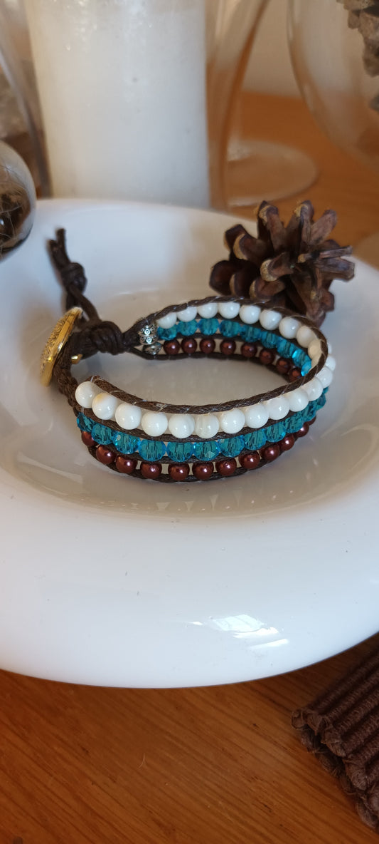 Bracelet en perles de coquillages véritables, création unique tissé mains, bleu marron,blanc