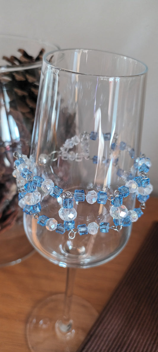 bracelet en perles de verre ,création unique, acier inoxydable, bleu clair et transparent