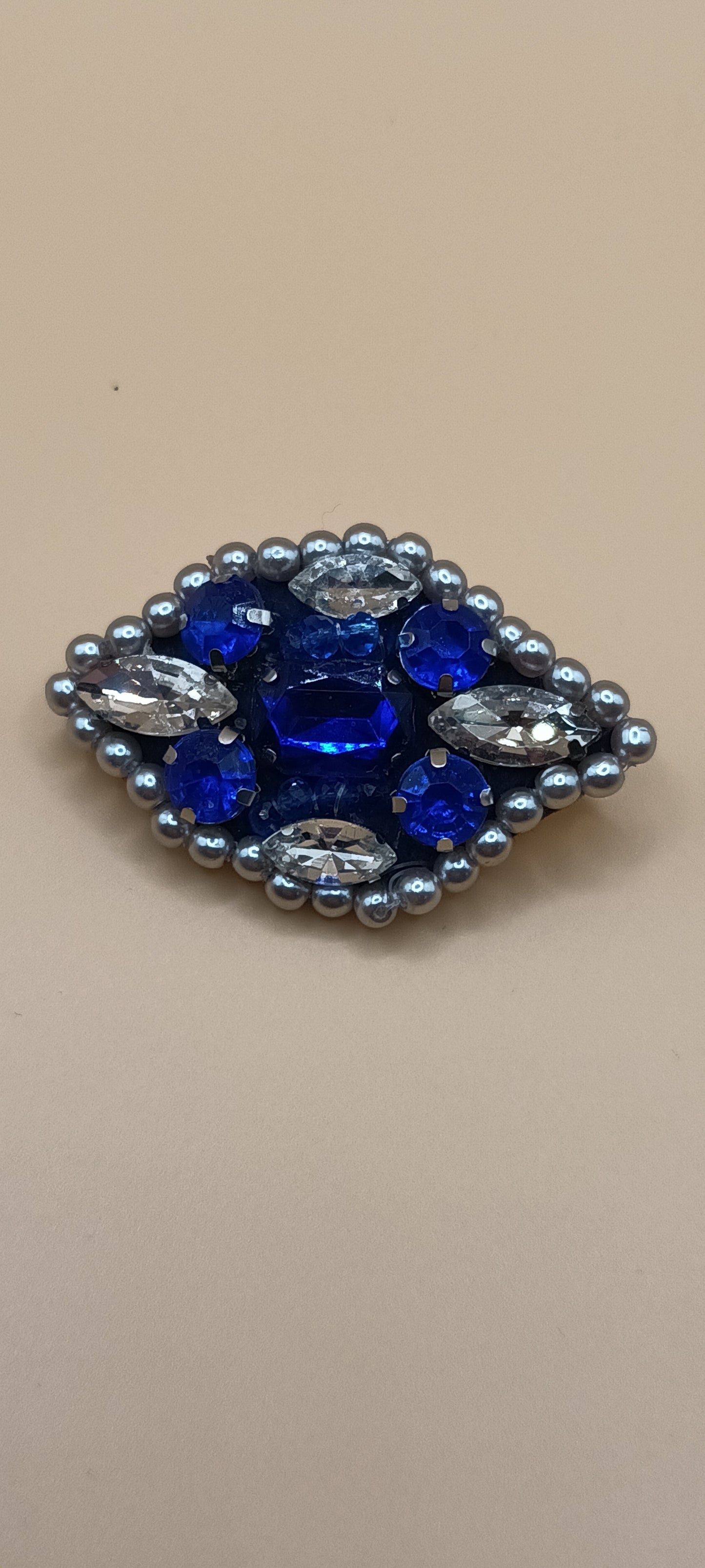 Broche en strass de verre bleu et transparent , création unique ,fait mains