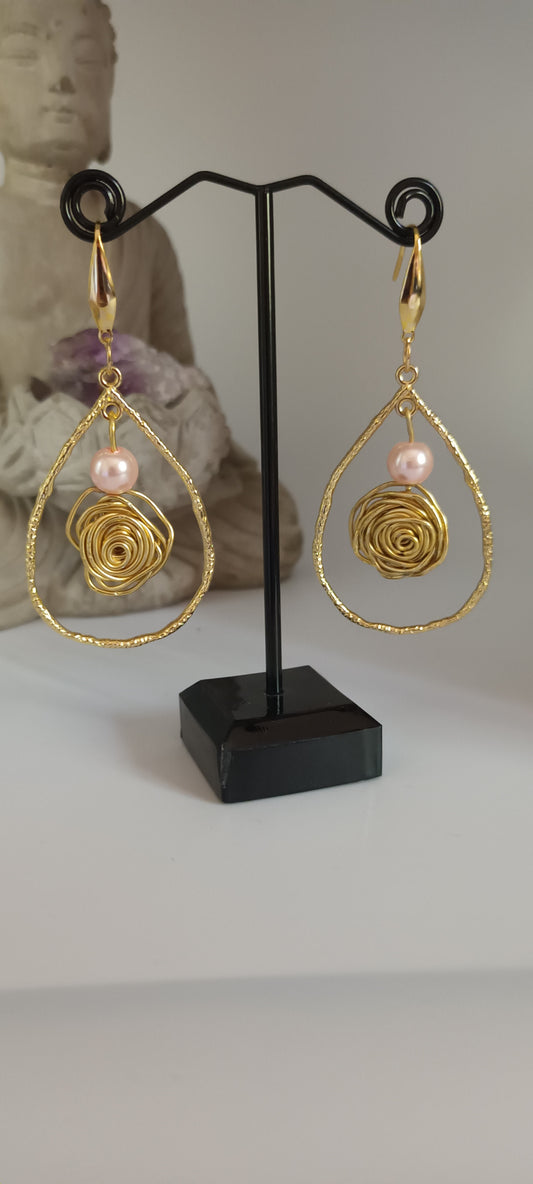 Boucles d'oreilles pendantes  doré, rose en fil d'aluminum durable