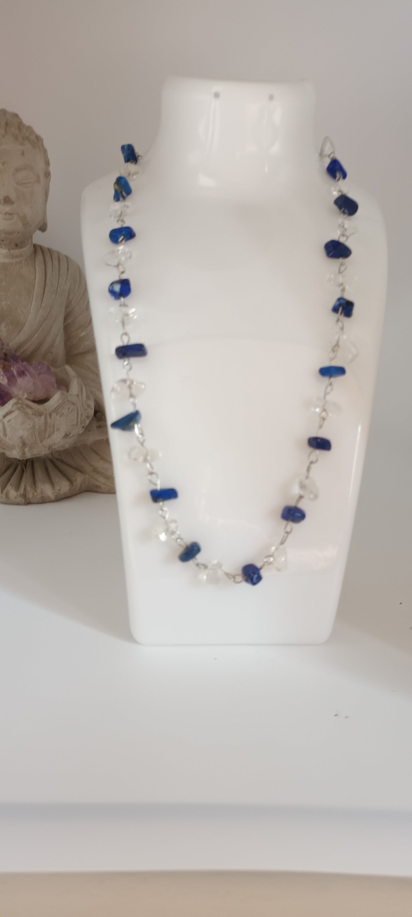 Collier en pierre précieuses, lapis lazuli et cristal de roche