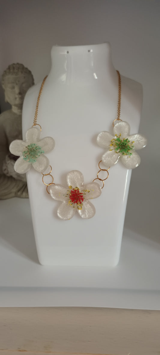 collier en résine 3fleurs séchées