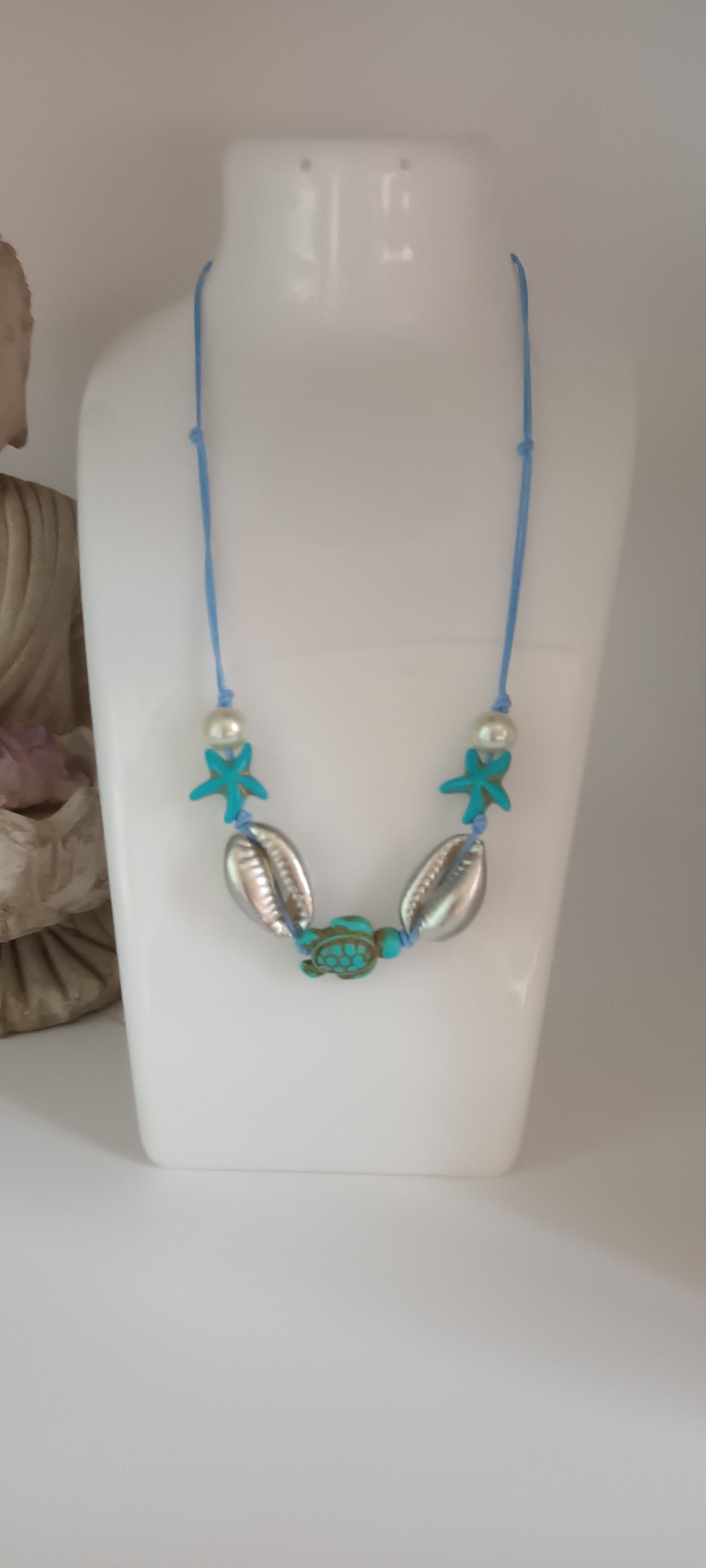 Collier Coquillages ,Tortue en pierre de turquoise et étoiles de mer ,perles de verres