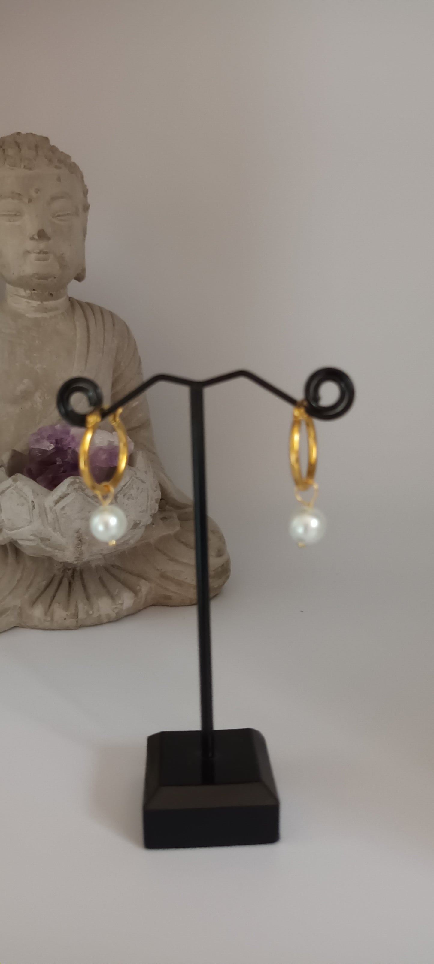 Boucles d'oreilles créoles et perles de verres nacrées blancs