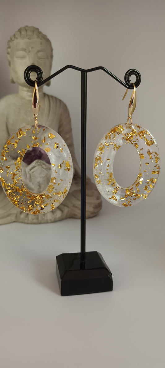 Boucles d'oreilles en résine , inclusion  feuille d'or et poudre de mica blanc