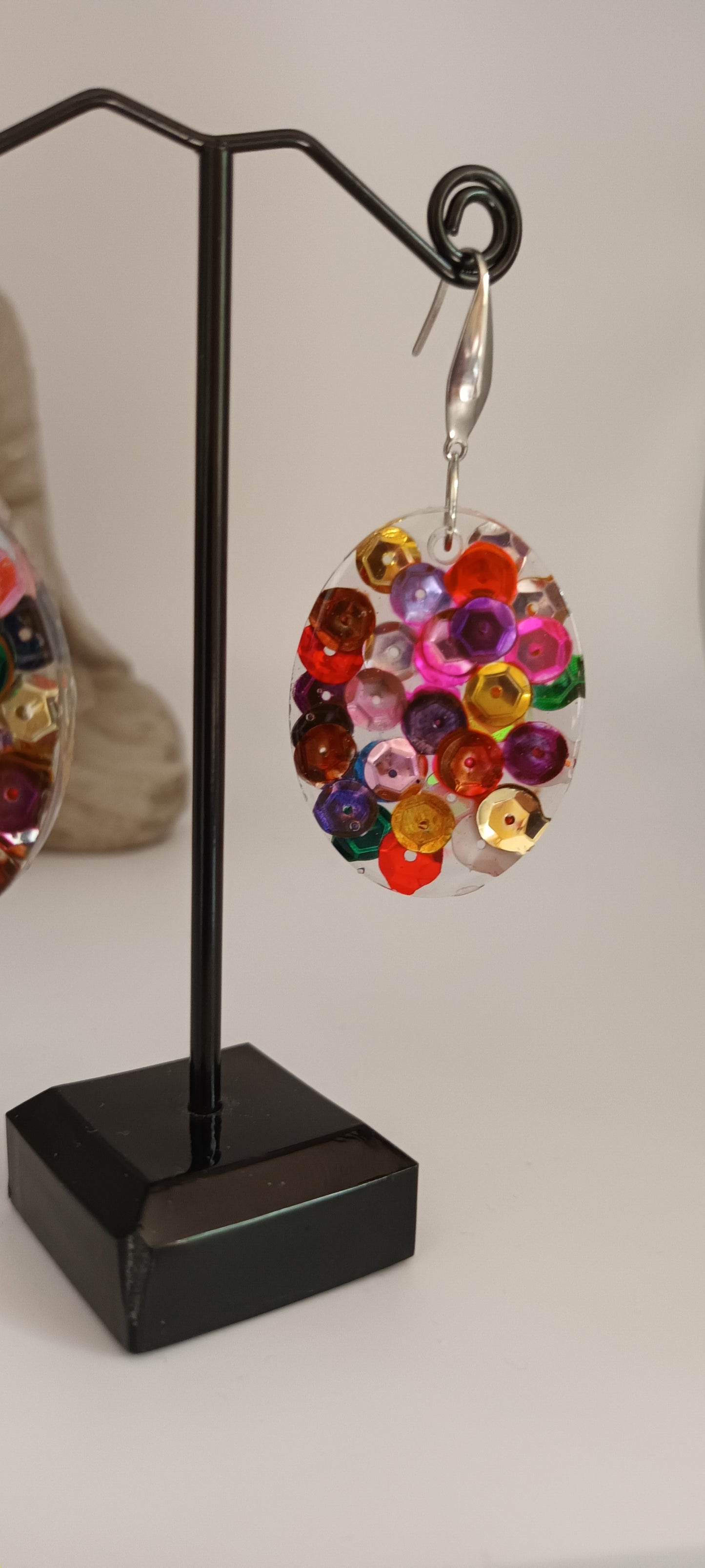 Boucles d'oreilles en résine inclusion de sequins multicolore