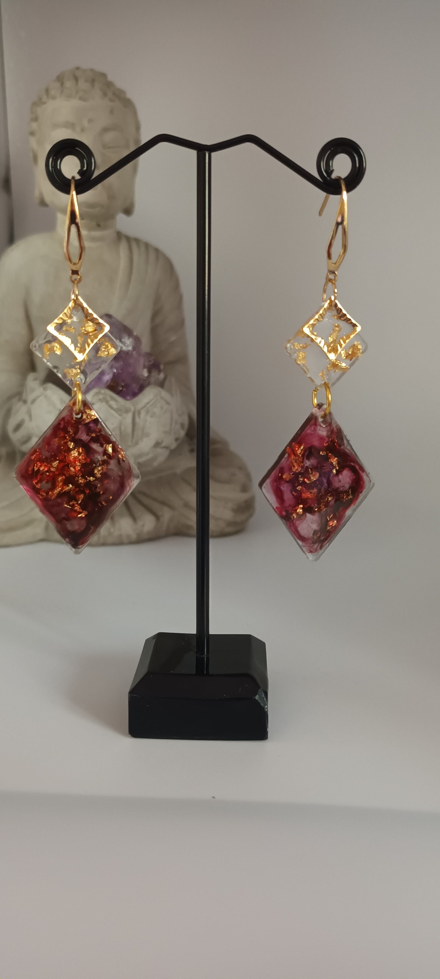 Boucles d'oreilles en résine en forme de losange couleur mauve foncé