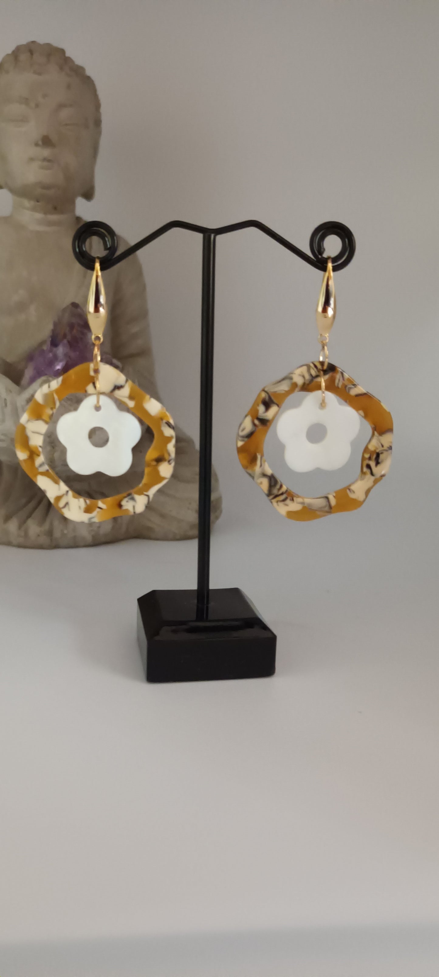 Boucles d'oreilles en acétate forme ronde blanc et jaune