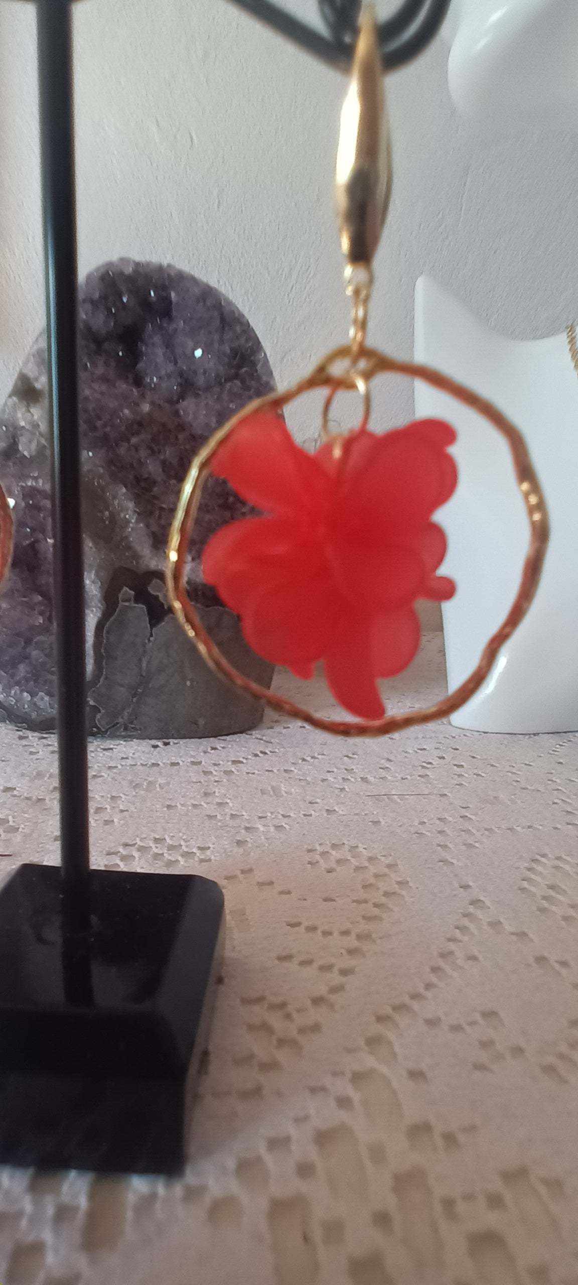 Boucles d'oreilles pendantes fleurs rouges