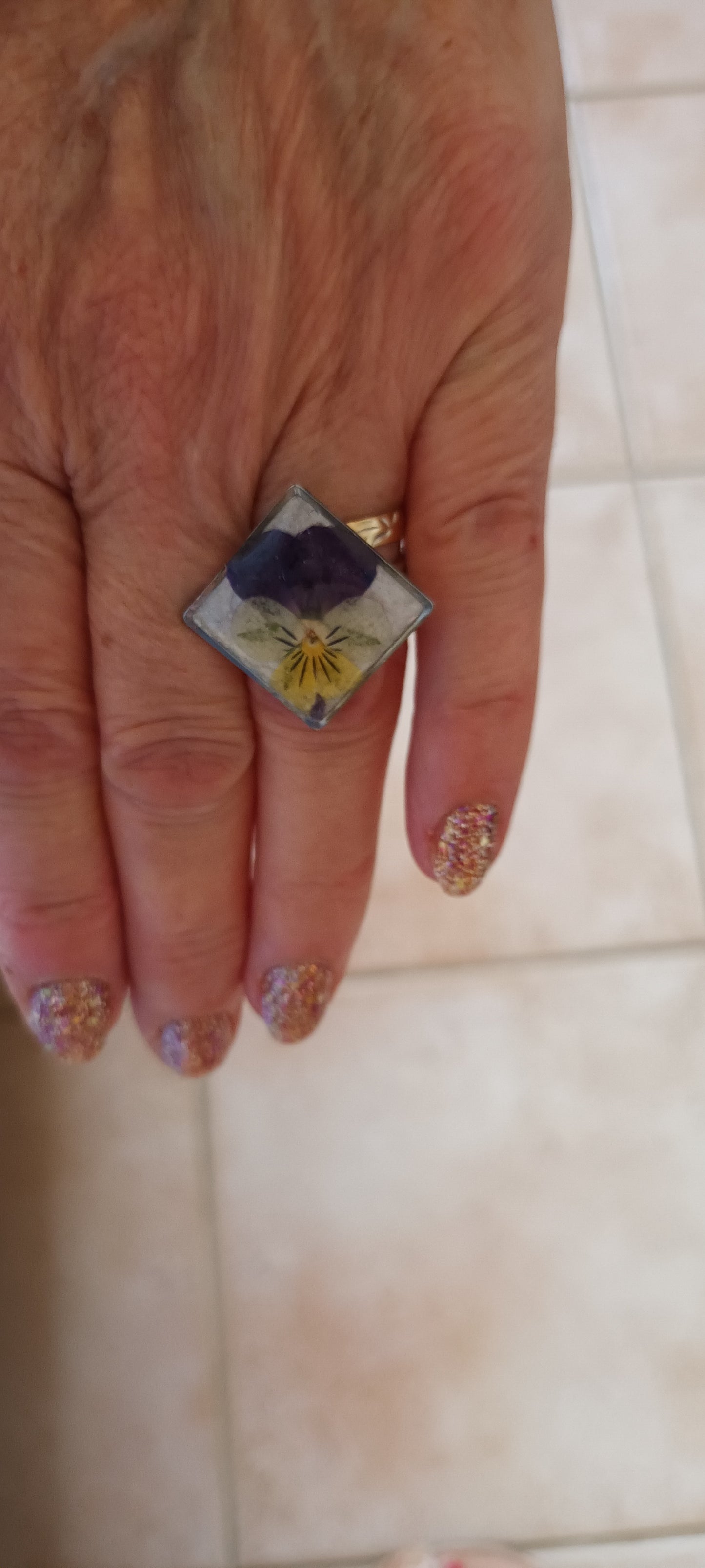 Bague en résine fleur séchée