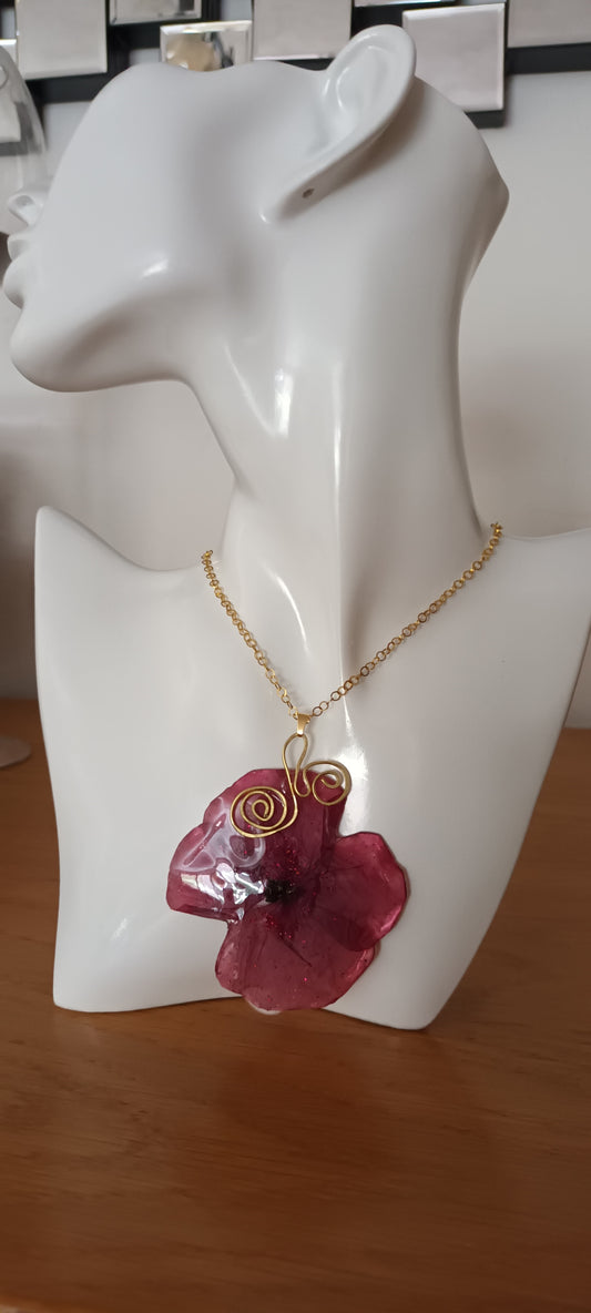 Collier coquelicot séchée sous résine