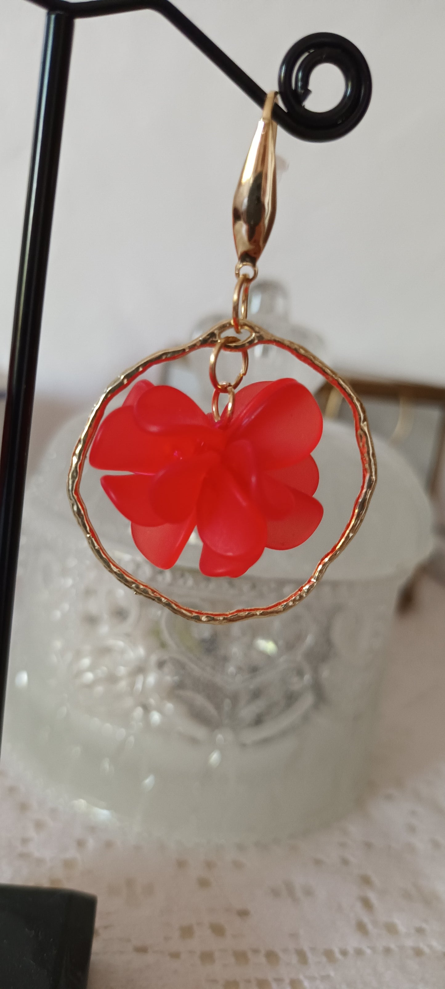 Boucles d'oreilles fleurs acrylique rouge