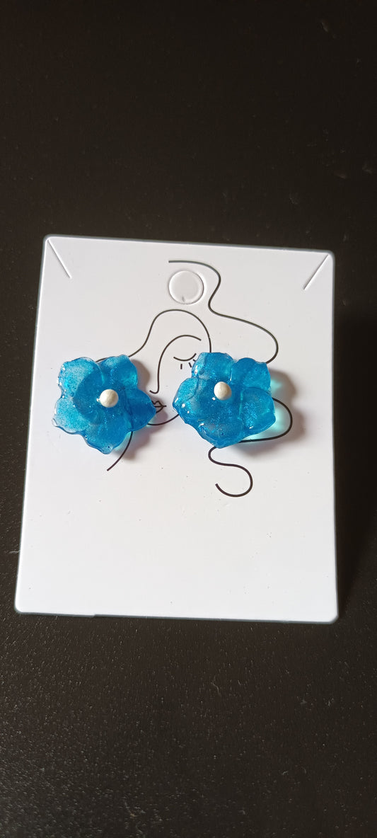 Boucles d'oreilles en résine petite fleur