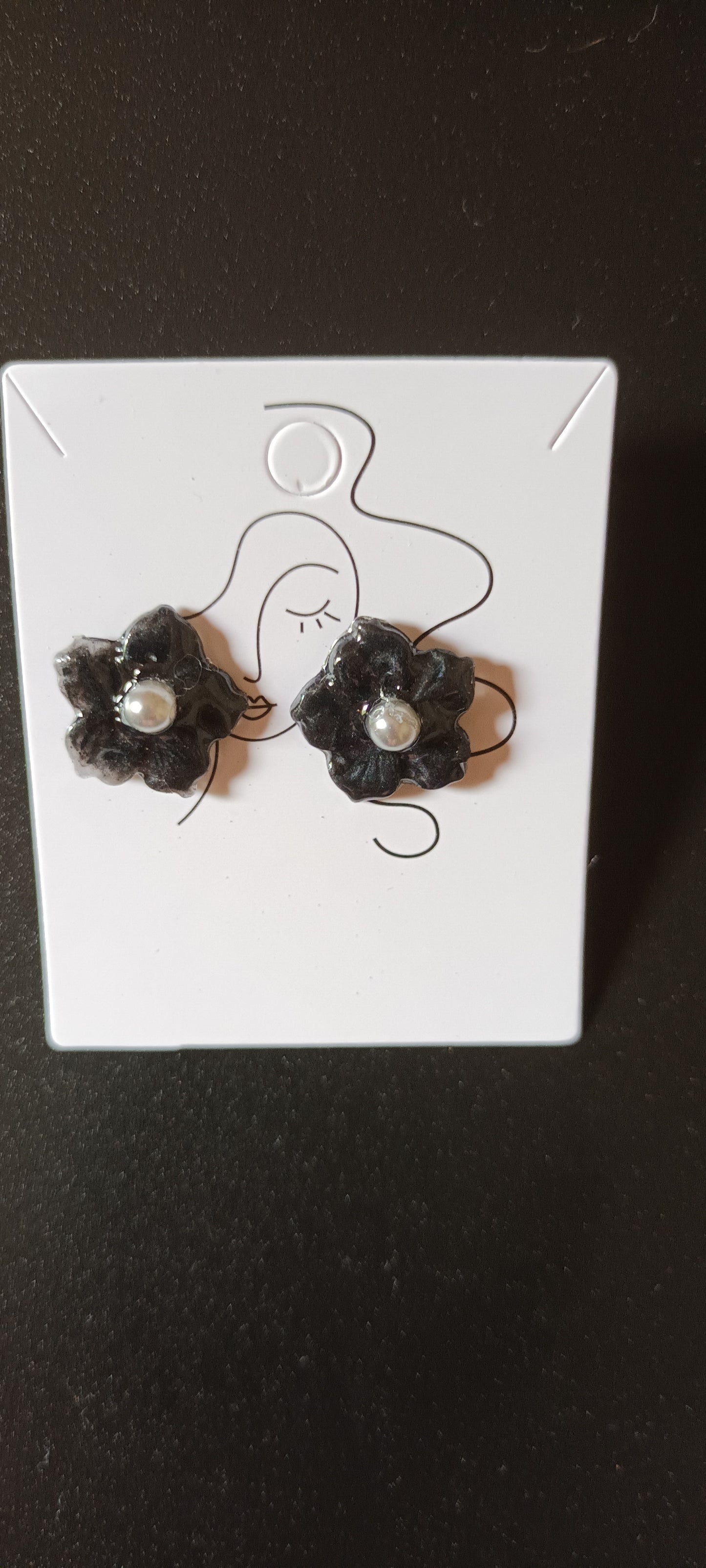 Boucles d'oreilles en résine petite fleur