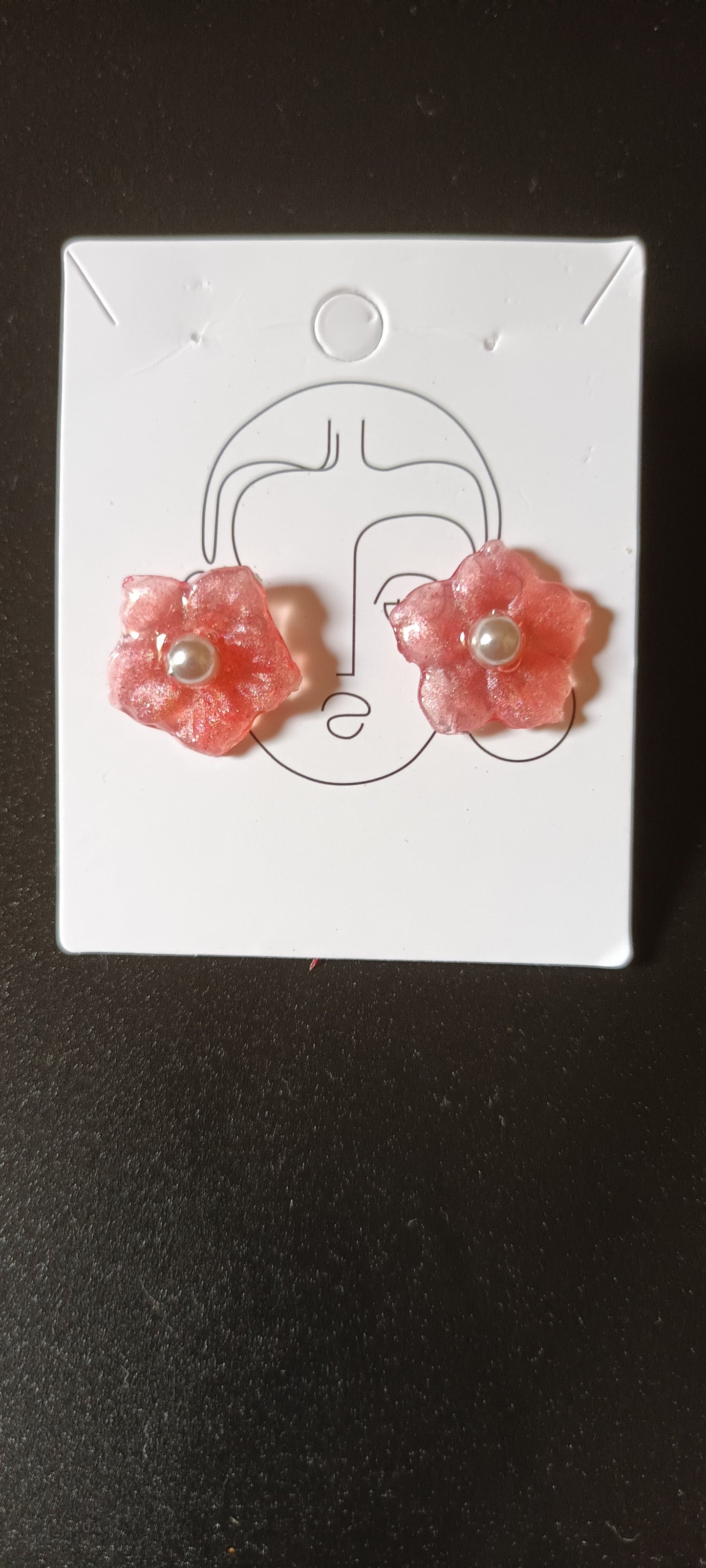 Boucles d'oreilles en résine petite fleur