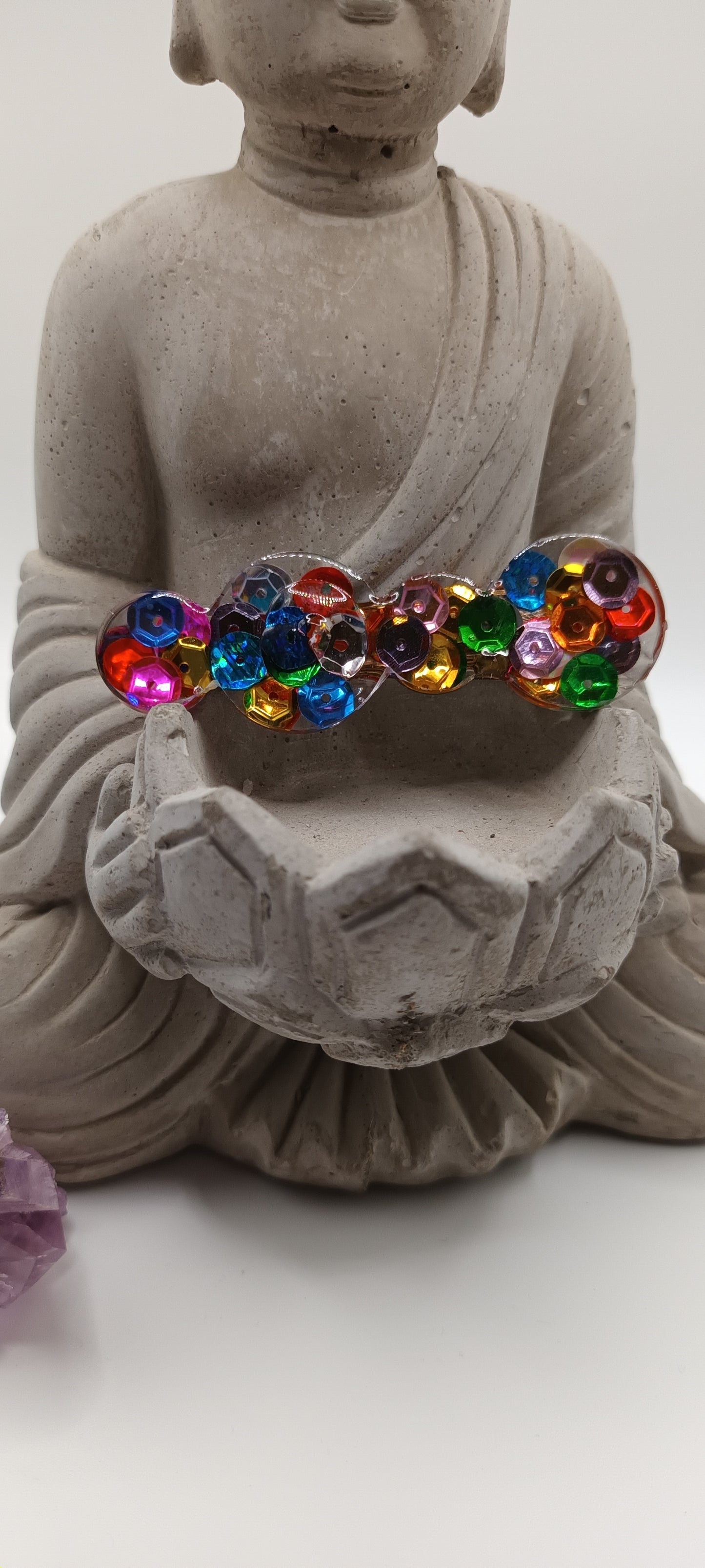 Barrette en résine, avec inclusion de sequins multicolore