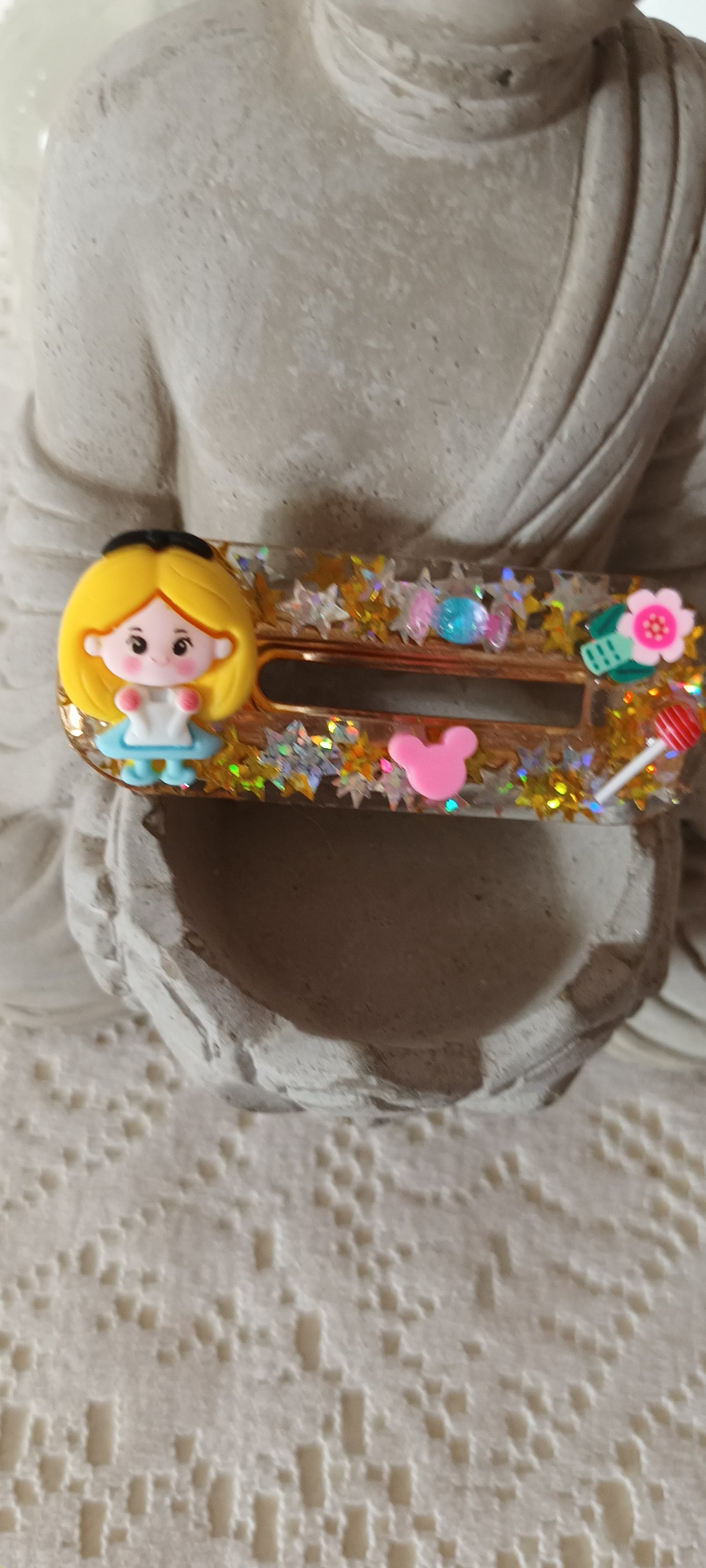 Barrette en résine les nénettes avec avec inclusion de paillettes étoiles