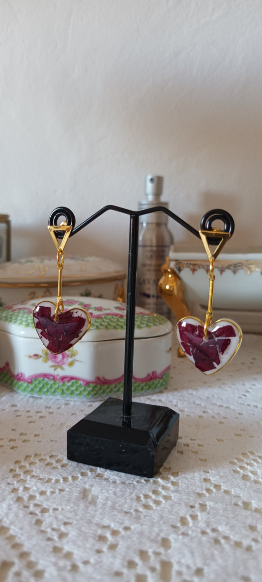 boucles d'oreilles cœur en résine inclusion de rose pressées