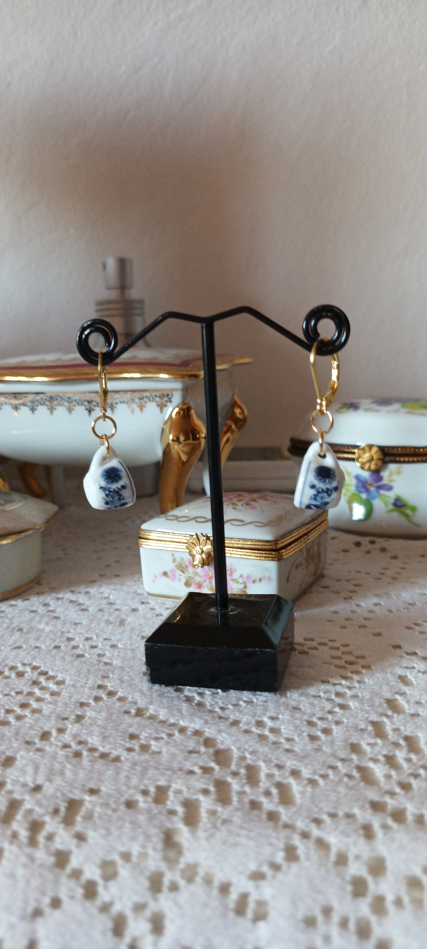 boucles d'oreilles tasse à thé en céramique miniature bleue