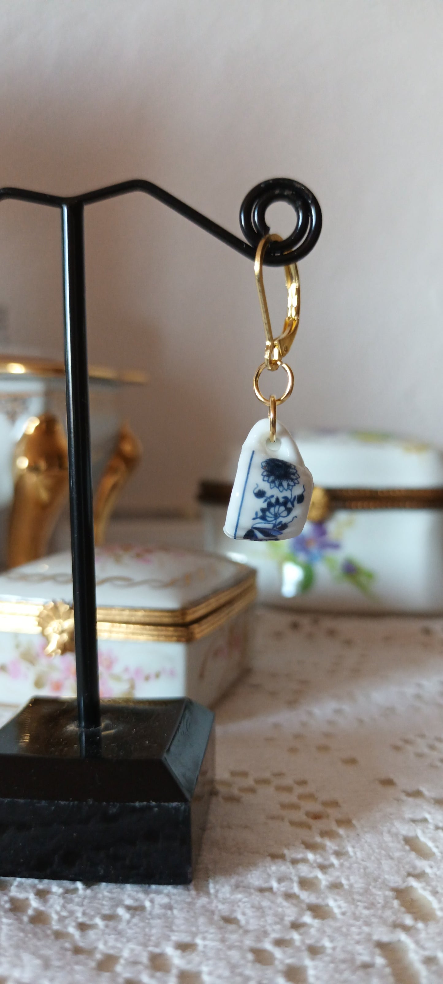 boucles d'oreilles tasse à thé en céramique miniature bleue