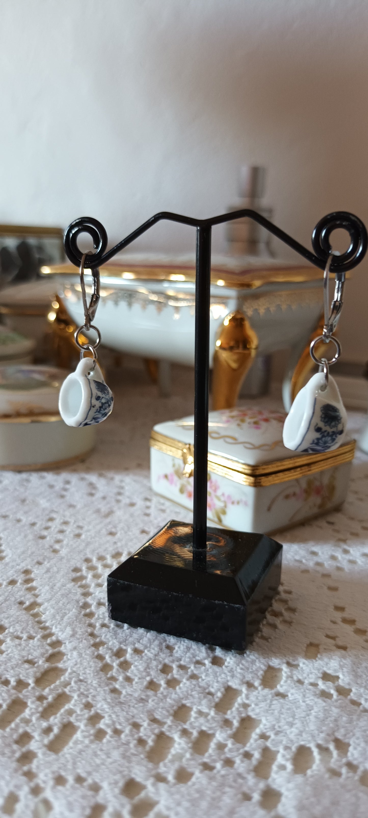 boucles d'oreilles tasse à thé en céramique miniature bleue