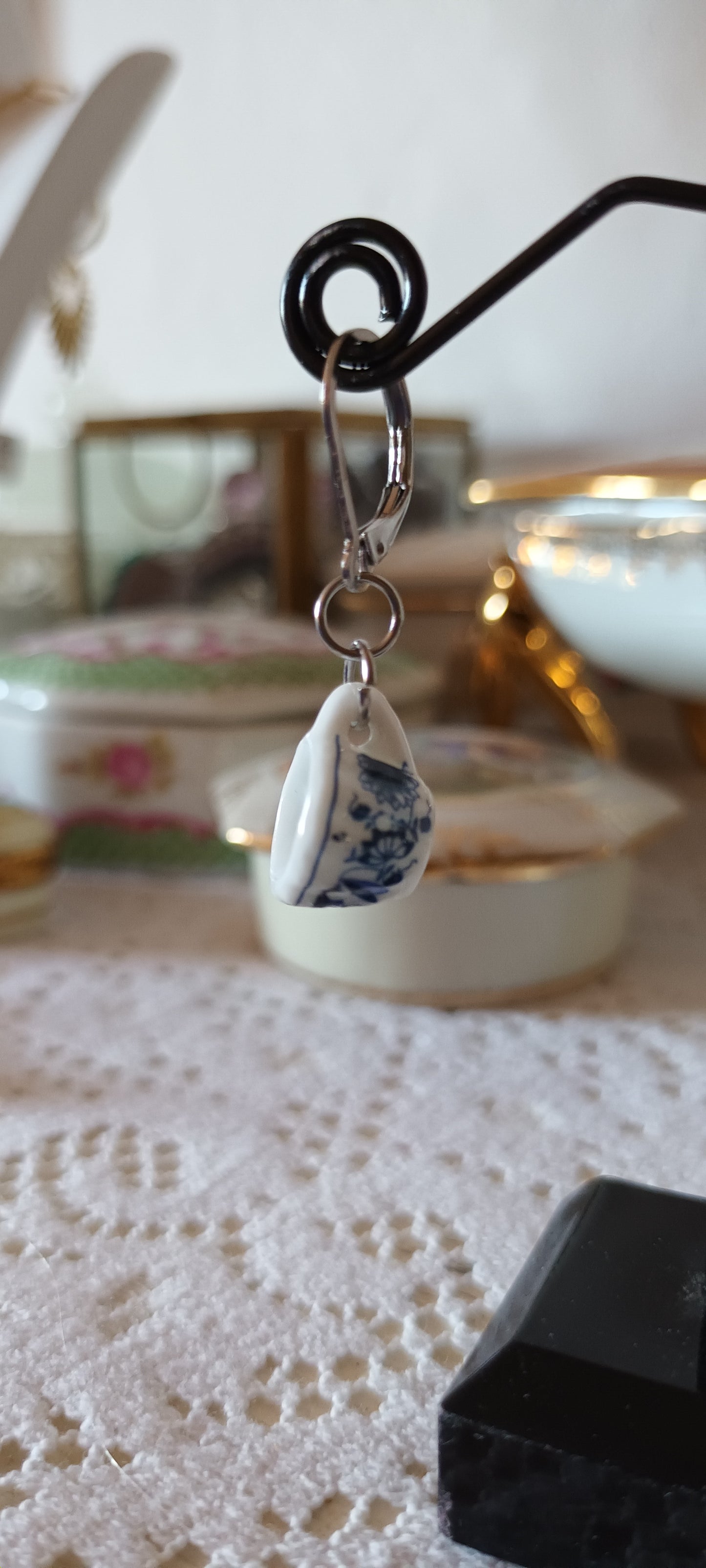 boucles d'oreilles tasse à thé en céramique miniature bleue