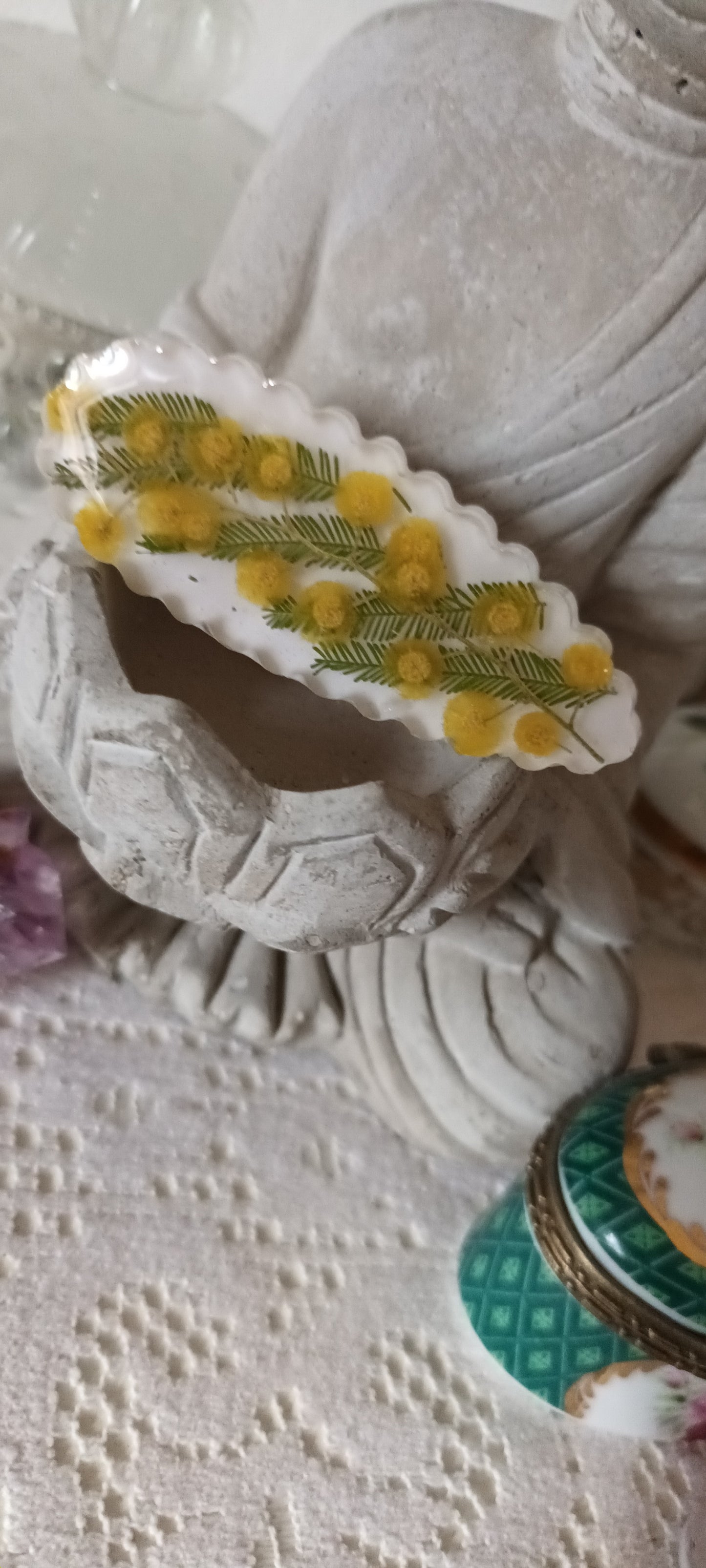 Barrette en résine mimosas séchée ovale