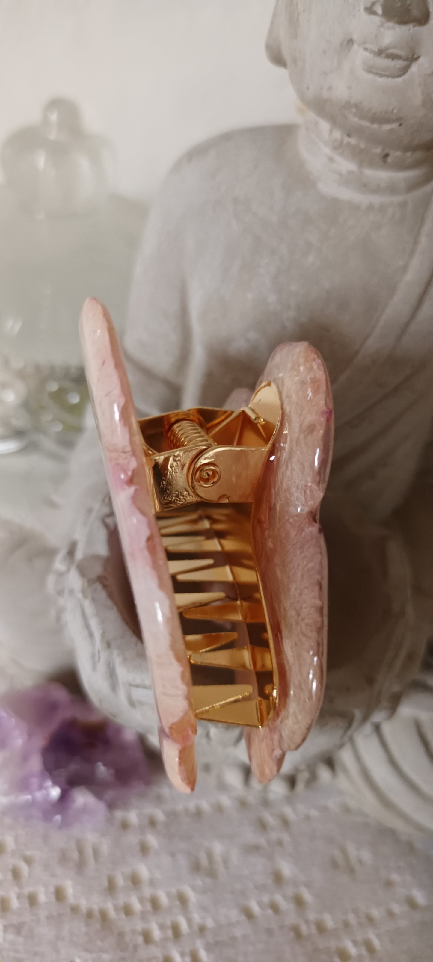 Barrette pince crabe en résine orchidée séchée