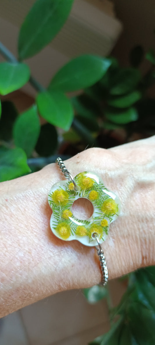 bracelet en résine inclusion de mimosas pressées