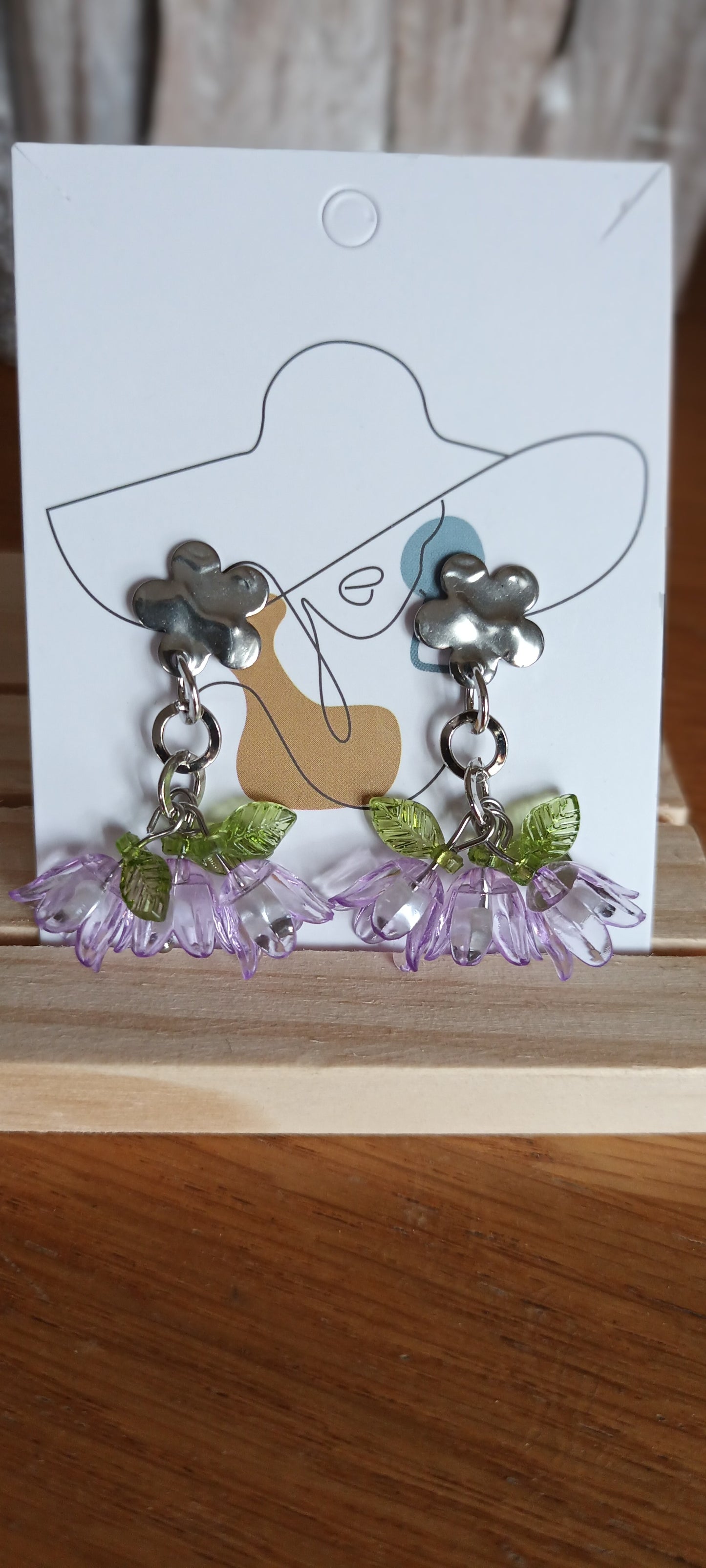 Boucles d'oreilles jolies clochettes en verres mauve transparent