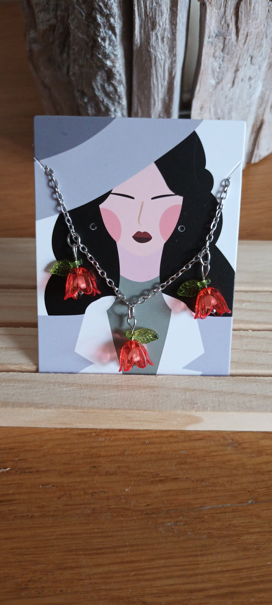 Collier trois clochettes en verre rouge transparent