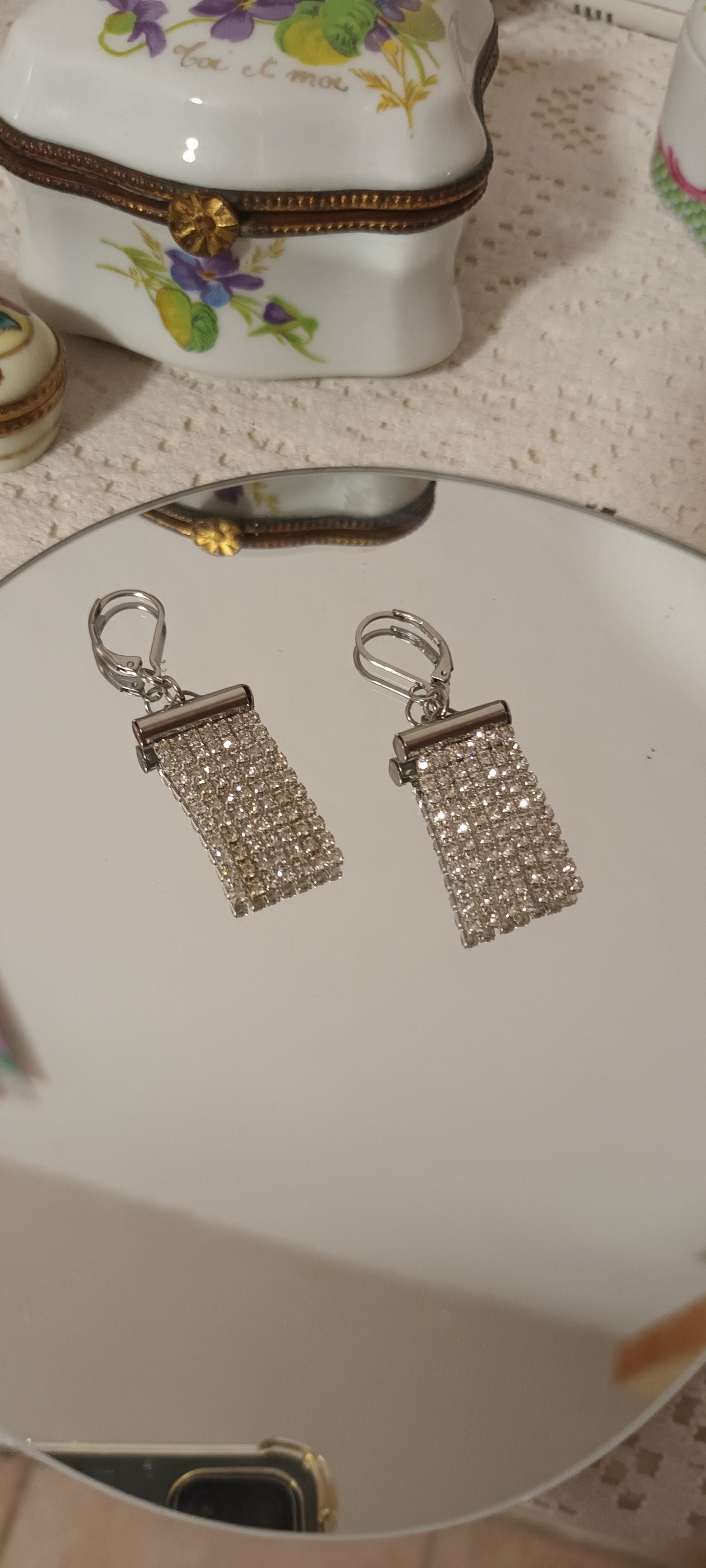 Boucles d'oreilles pendantes en strass fait mains