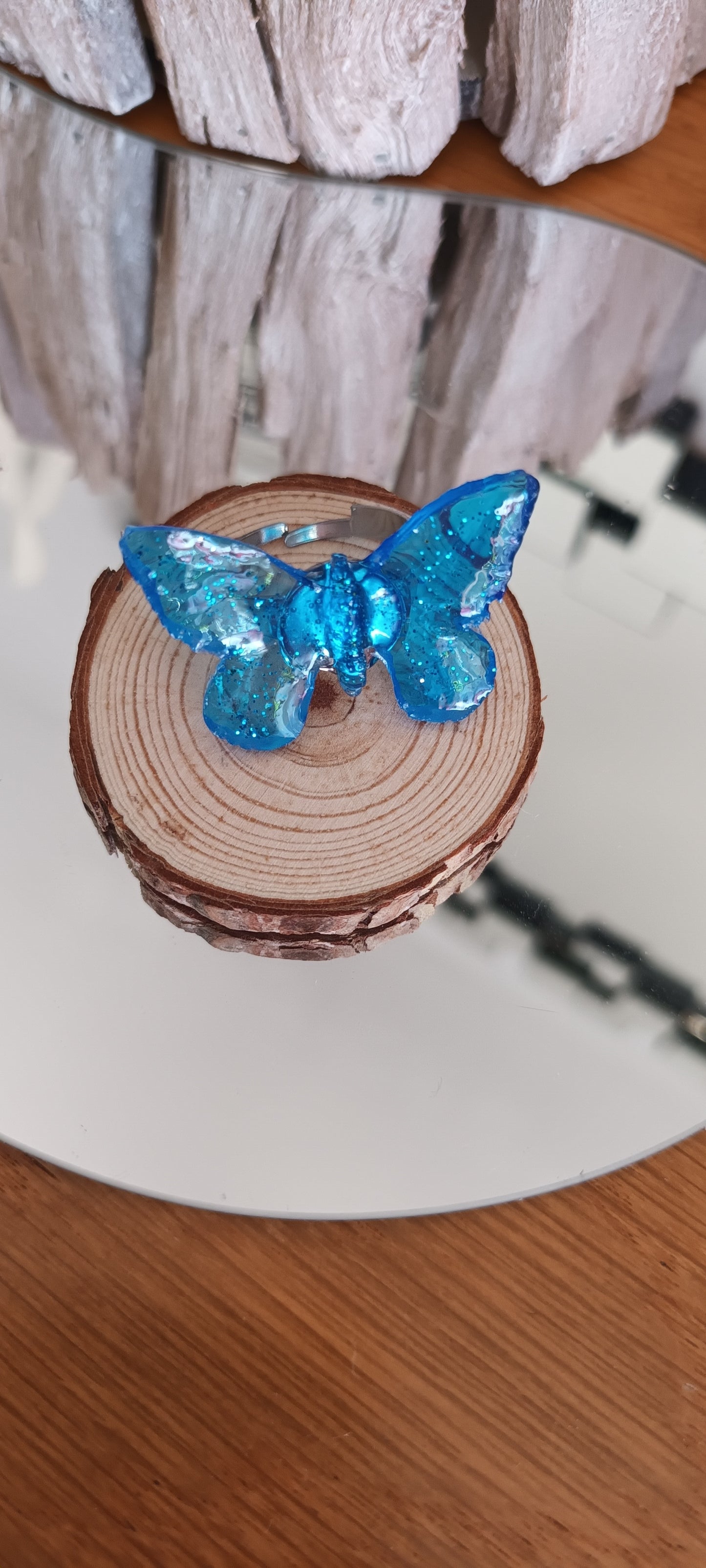 Bague papillon bleu lagon en résine