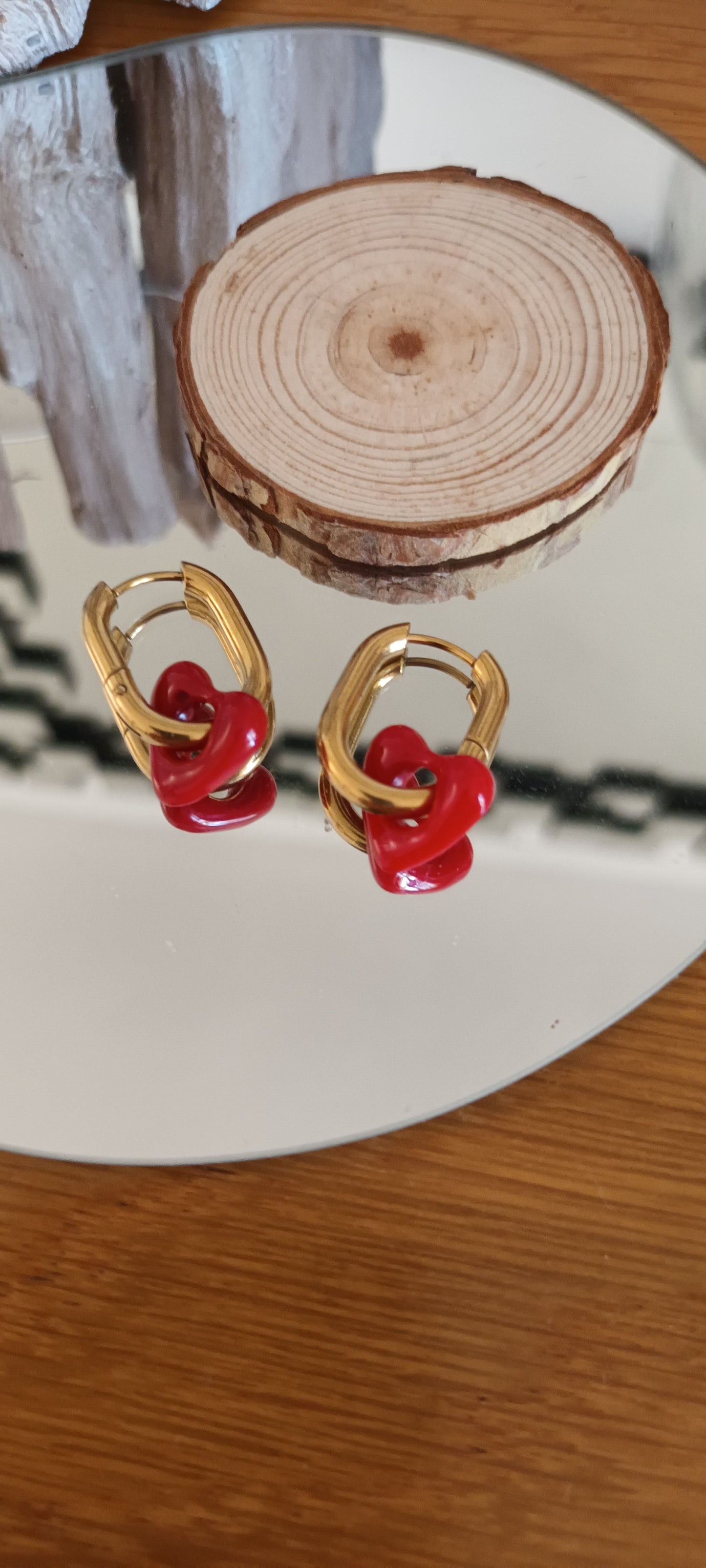 Boucles d'oreilles a pendantes en forme de cœur rouge