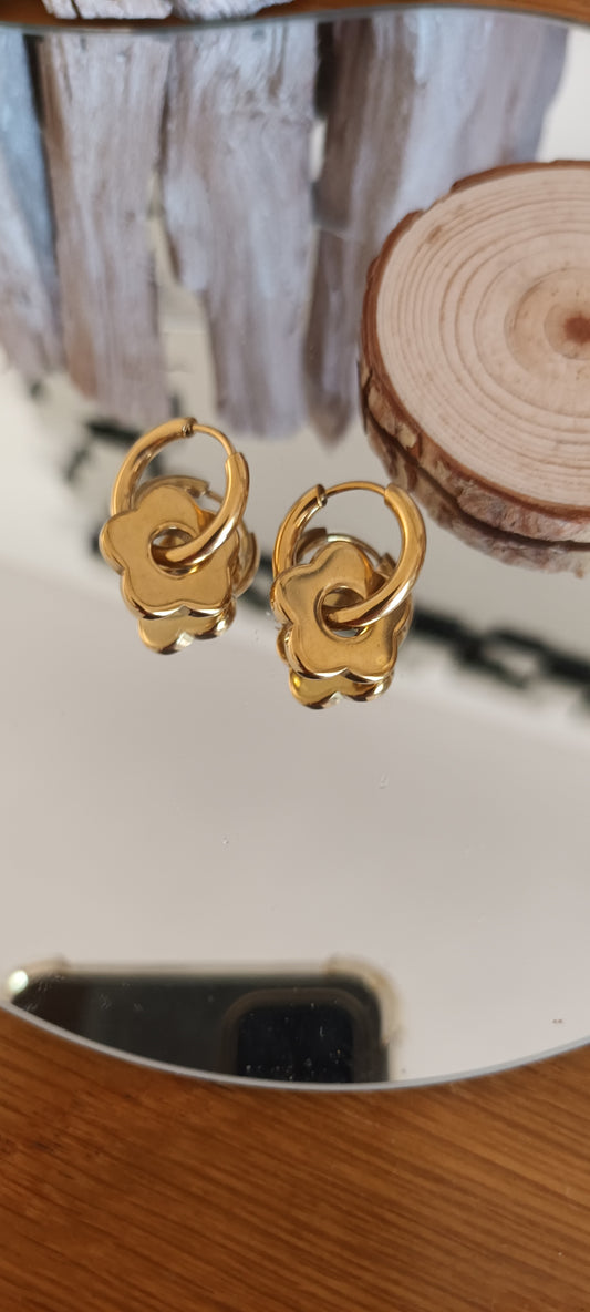 Boucles d'oreilles a pendantes motif floral